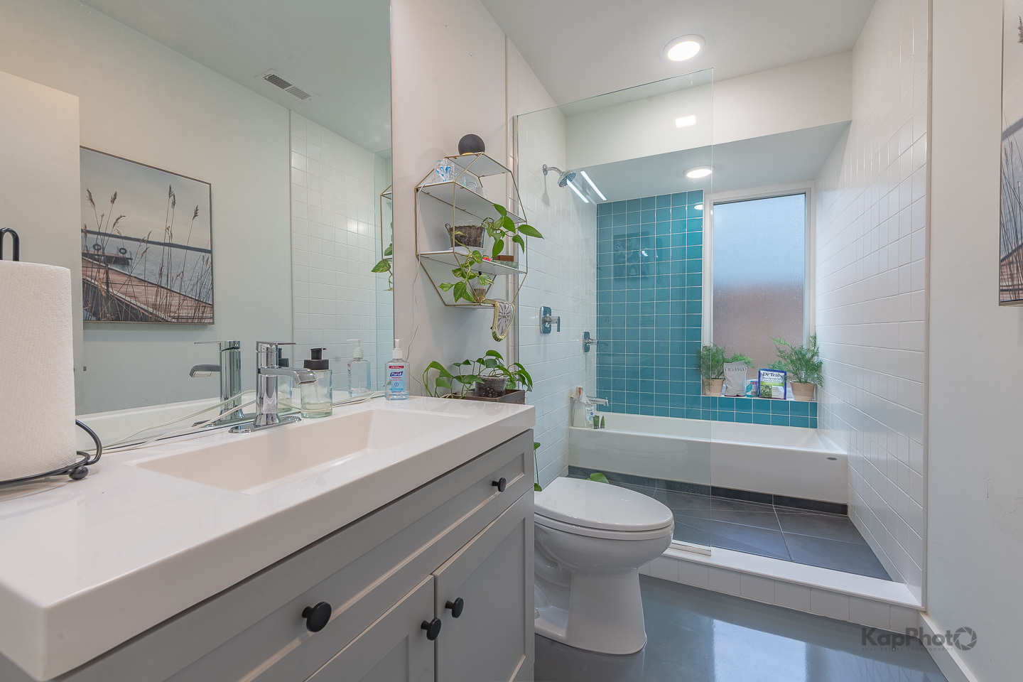 Chicago, Illinois, 60612, United States, 4 Bedrooms Bedrooms, ,2 BathroomsBathrooms,Residential,For Sale,2001232