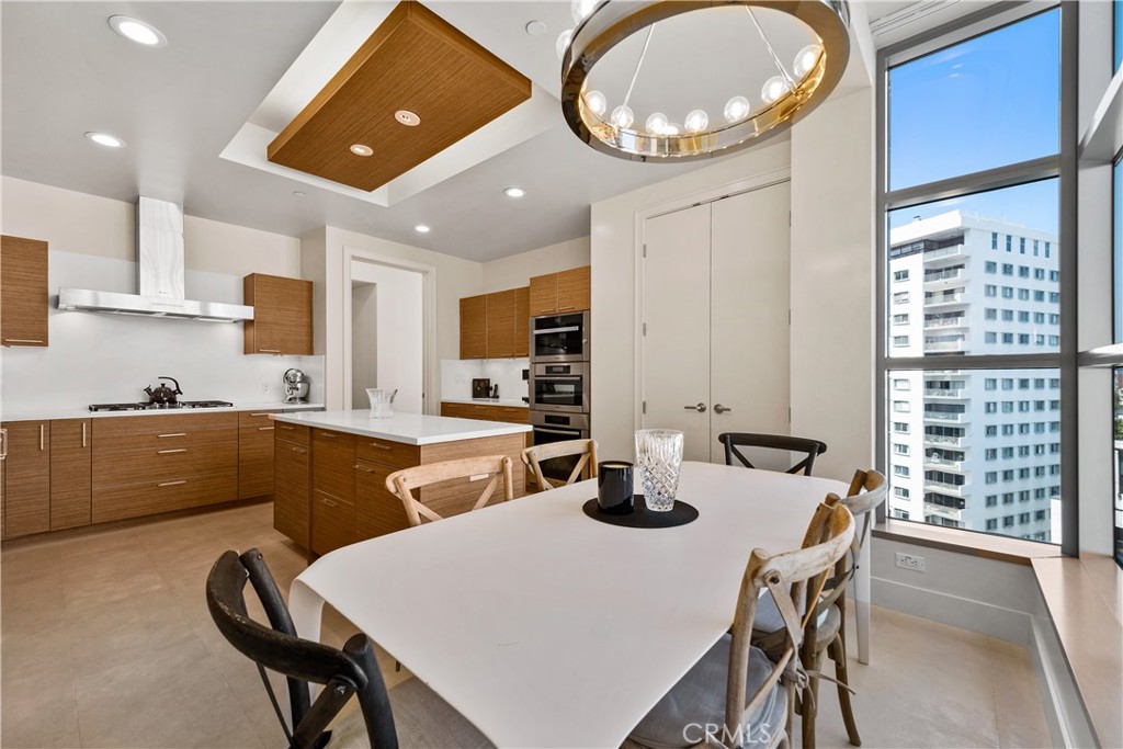 Los Angeles, California, 90024, United States, 2 Bedrooms Bedrooms, ,3 BathroomsBathrooms,Residential,For Sale,1829595