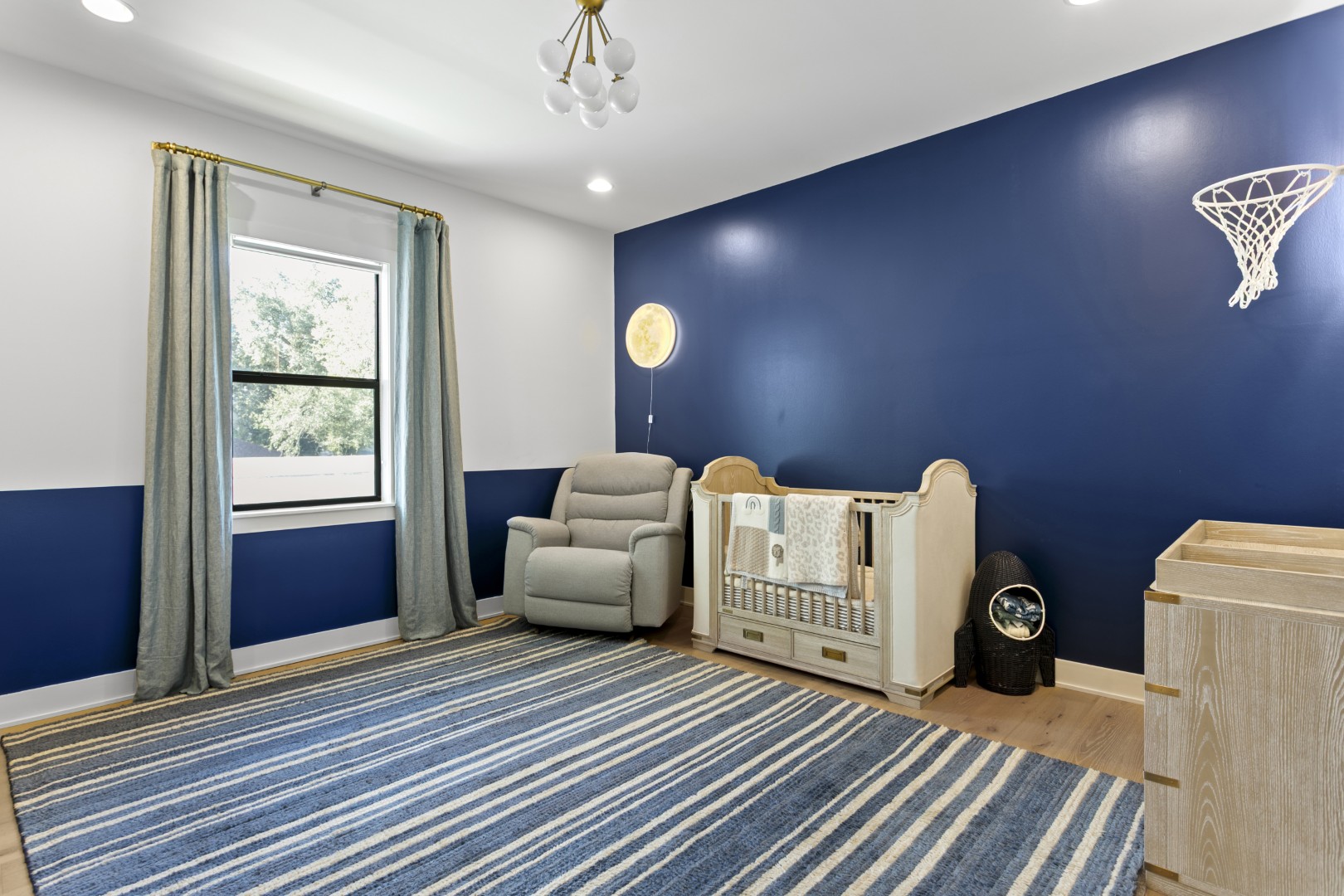 Tampa, Florida, 33609, United States, 5 Bedrooms Bedrooms, ,5 BathroomsBathrooms,Residential,For Sale,2008551