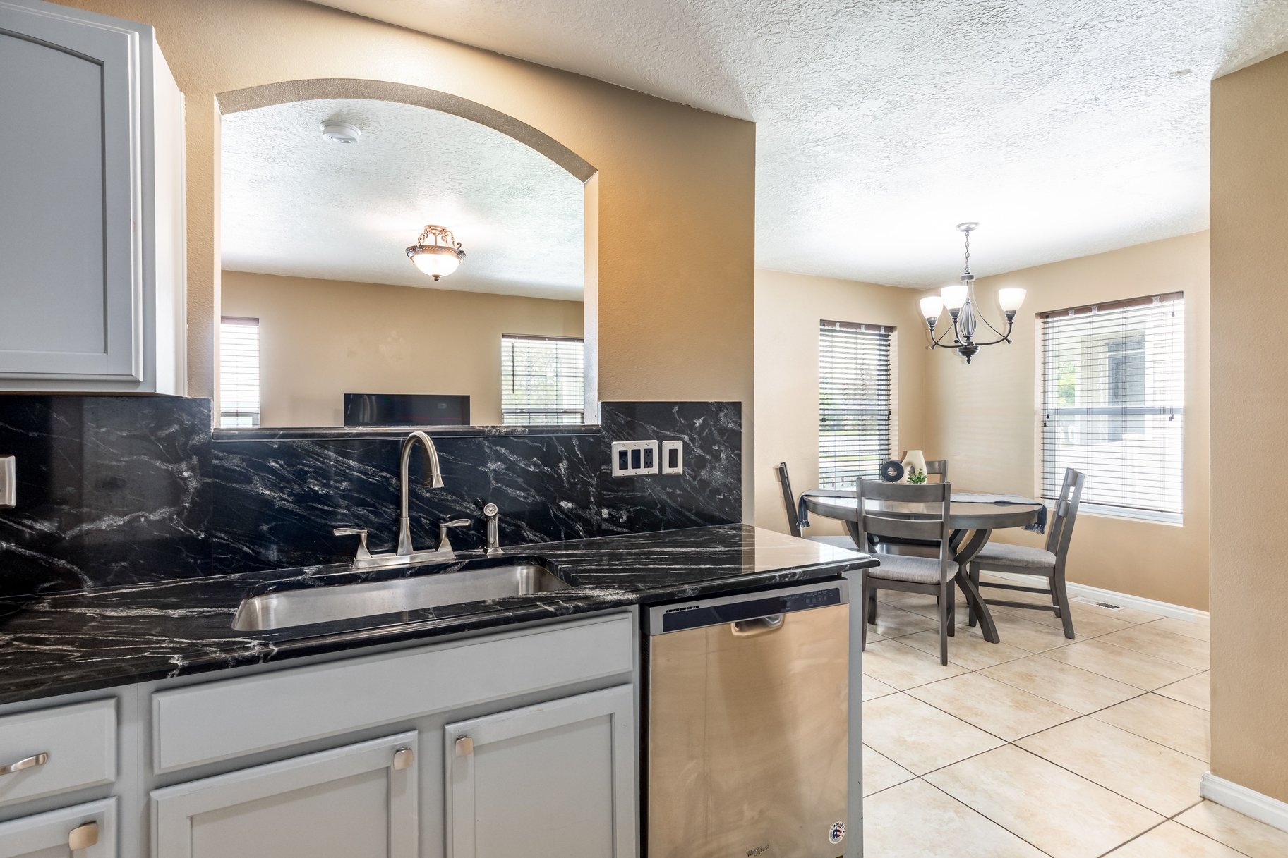  The Perfect Place to Call Home – Updated, Spacious & Move-In Ready - 物件實景