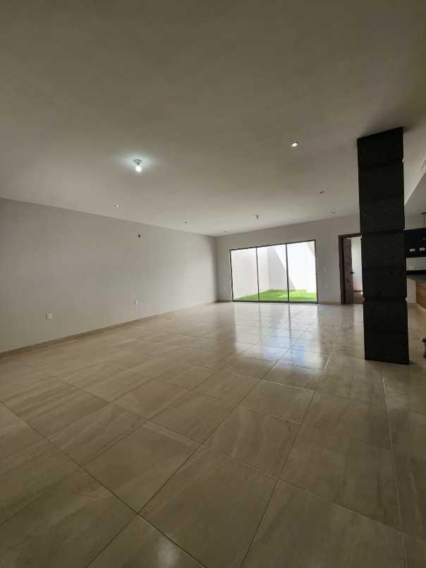 Circuito del Vi?edo, Torreón, Coahuila de Zaragoza, 27023, Mexico, 3 Bedrooms Bedrooms, ,3 BathroomsBathrooms,Residential,For Sale,Circuito del Vi?edo,1240141