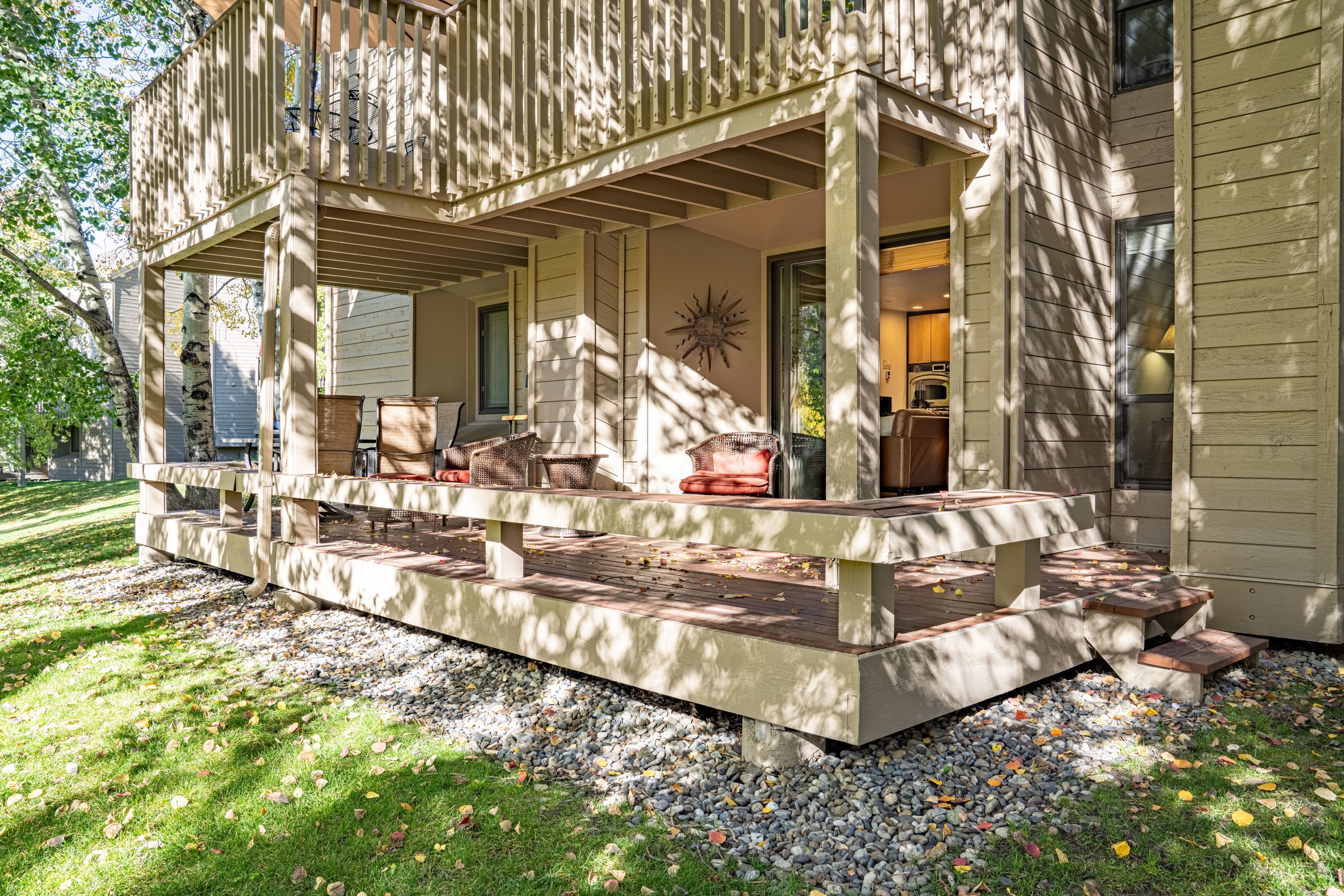  Single Level Living With Expansive Deck and Patio - 物件實景