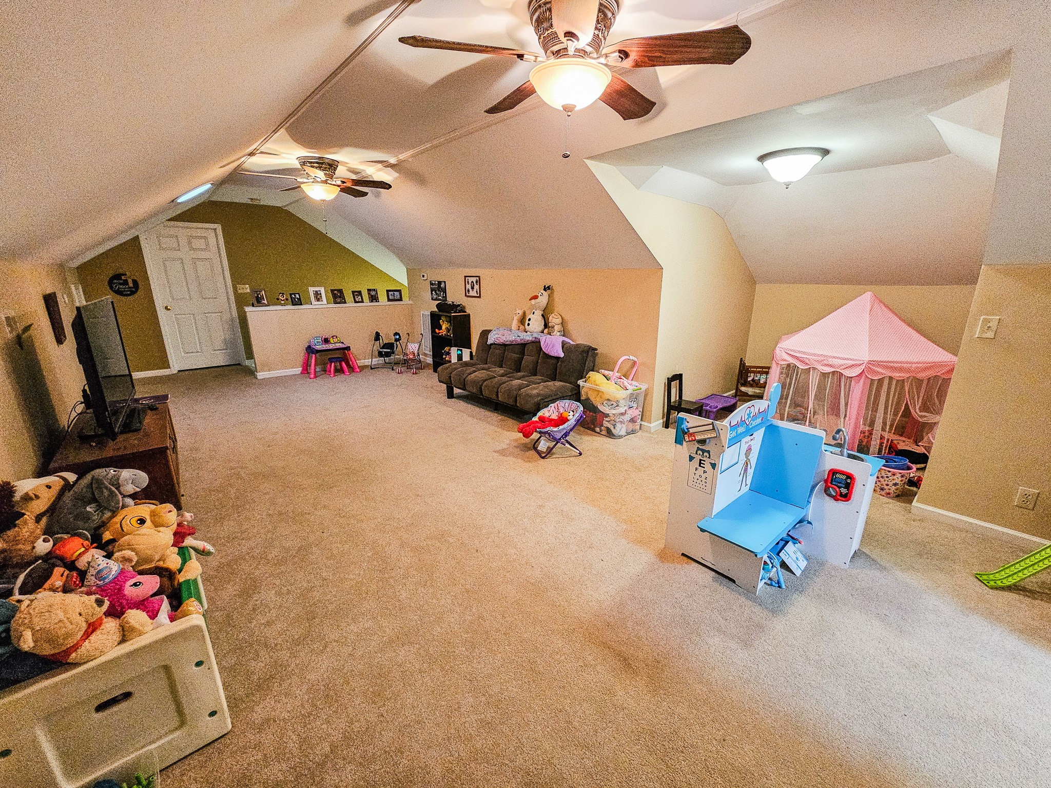 Tullahoma, Tennessee, 37388, United States, 3 Bedrooms Bedrooms, ,4 BathroomsBathrooms,Residential,For Sale,1794204