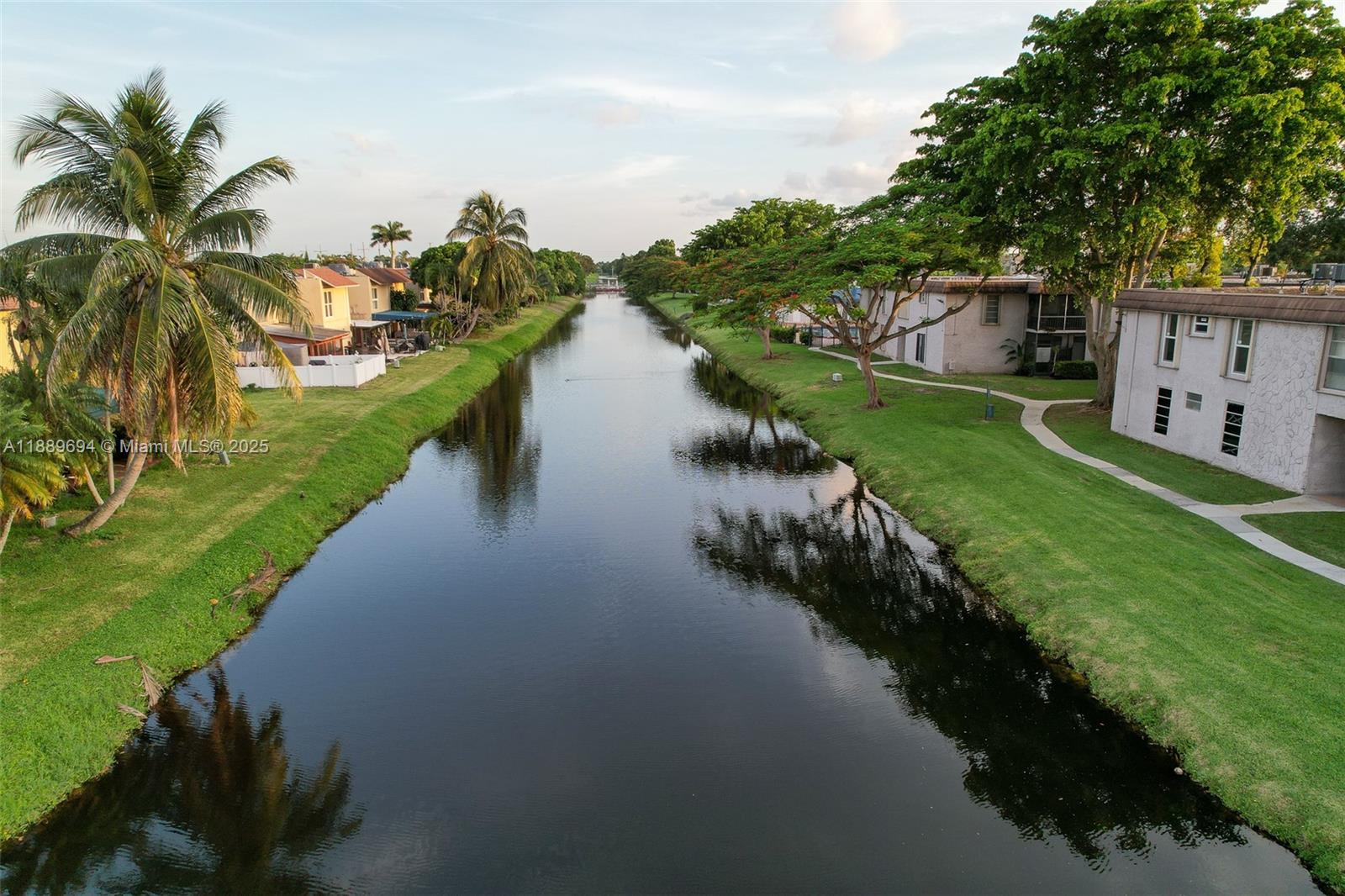 Miami, Florida, 33173, United States, 2 Bedrooms Bedrooms, ,3 BathroomsBathrooms,Residential,For Sale,1970531