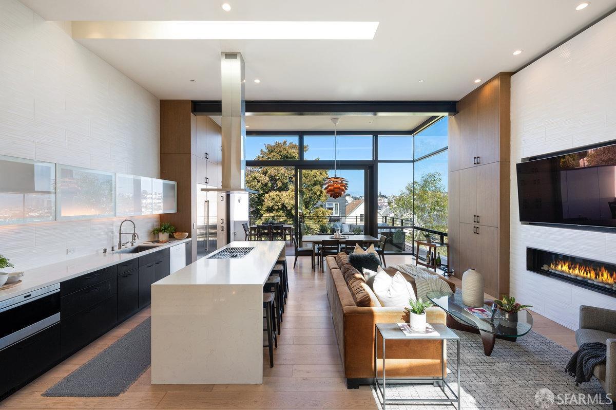 San Francisco, California, 94131, United States, 5 Bedrooms Bedrooms, ,5 BathroomsBathrooms,Residential,For Sale,1897761