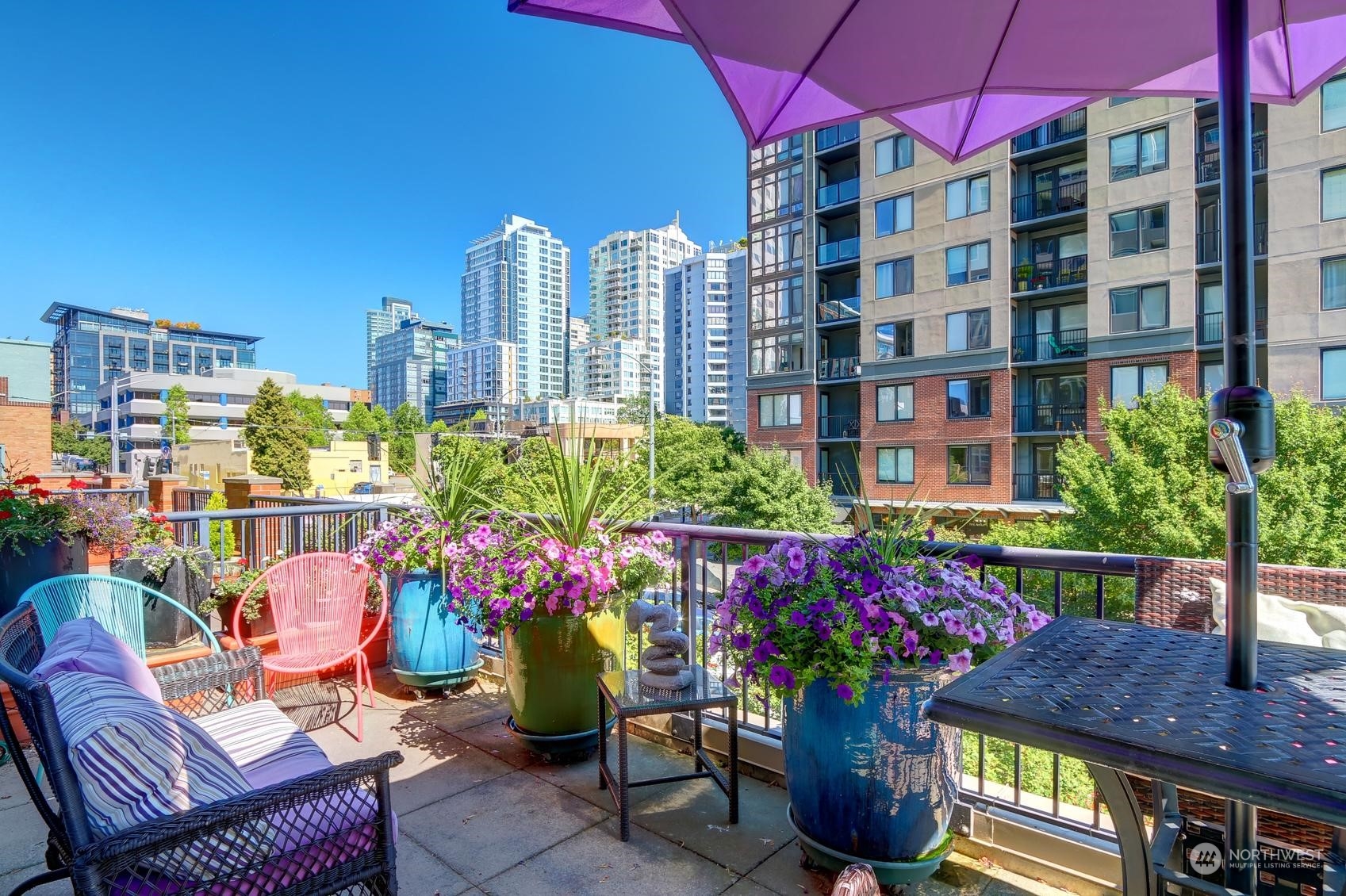 Seattle, Washington, 98121, United States, 1 Bedroom Bedrooms, ,Residential,For Sale,1983411
