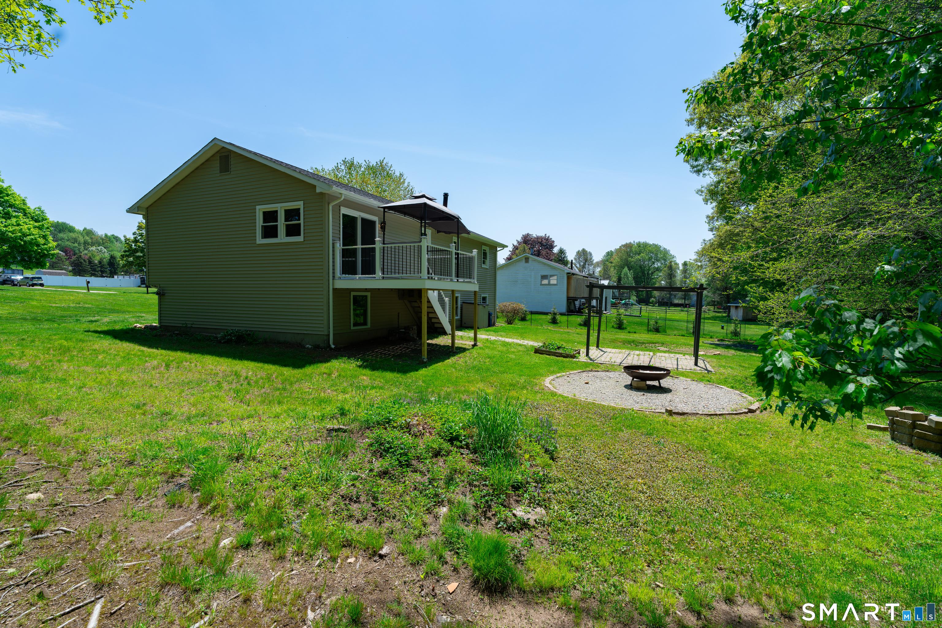 476, Connecticut, 06378, United States, 3 Bedrooms Bedrooms, ,2 BathroomsBathrooms,Residential,For Sale,2025073