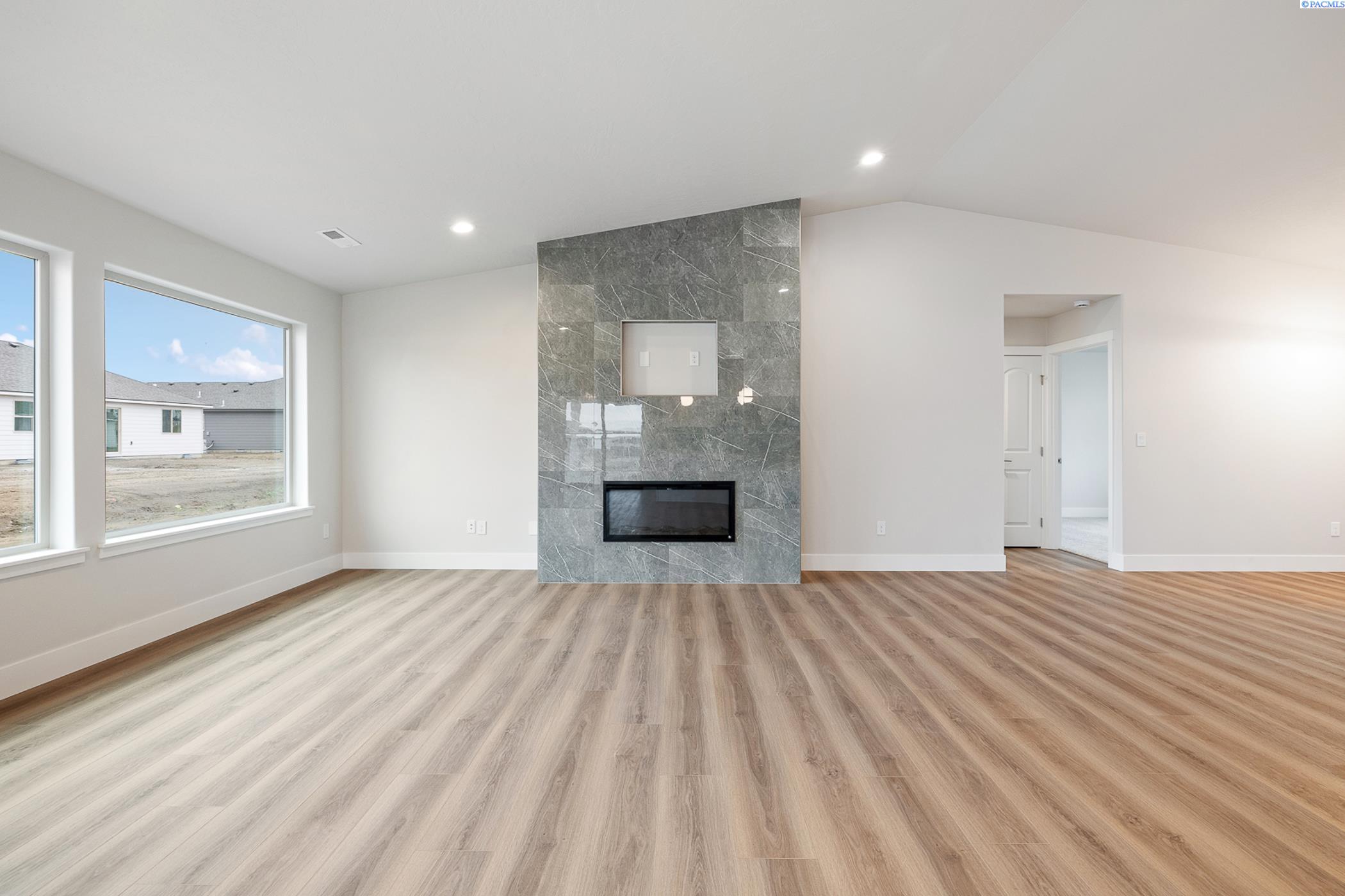 Pasco, Washington, 99301, United States, 4 Bedrooms Bedrooms, ,1 BathroomBathrooms,Residential,For Sale,1874213