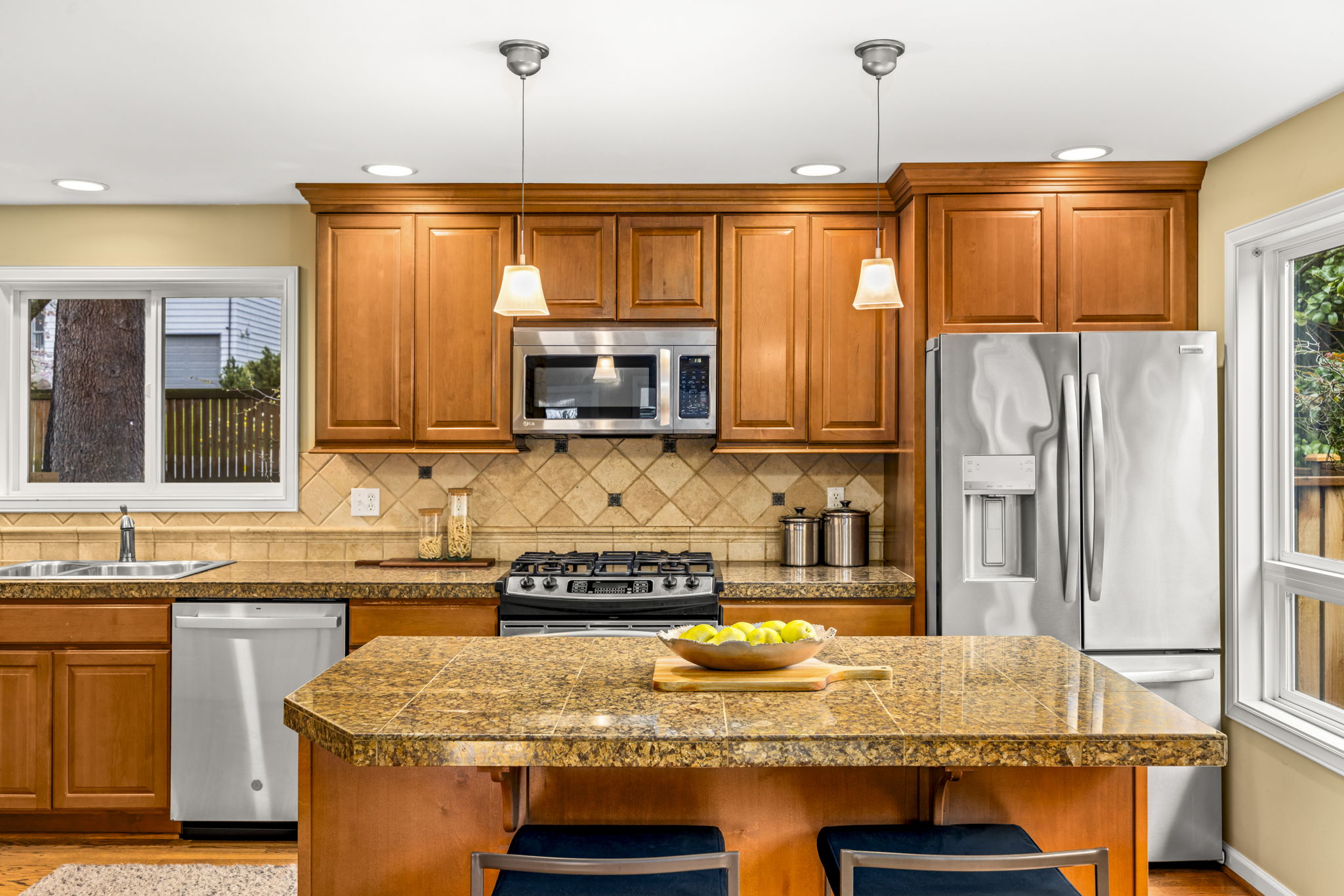  231 105th Ave SE, Bellevue, WA 98004 - 物件實景