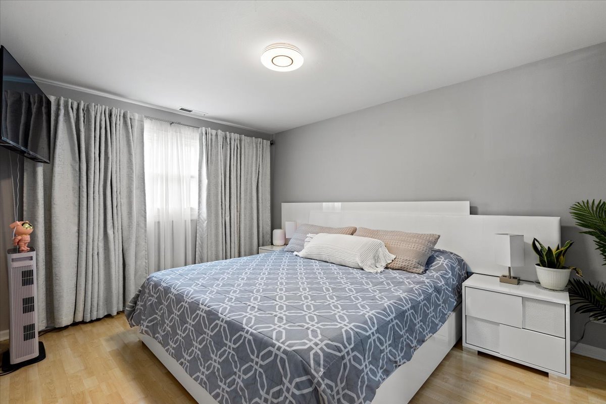 Schaumburg, Illinois, 60193, United States, 4 Bedrooms Bedrooms, ,3 BathroomsBathrooms,Residential,For Sale,1865850