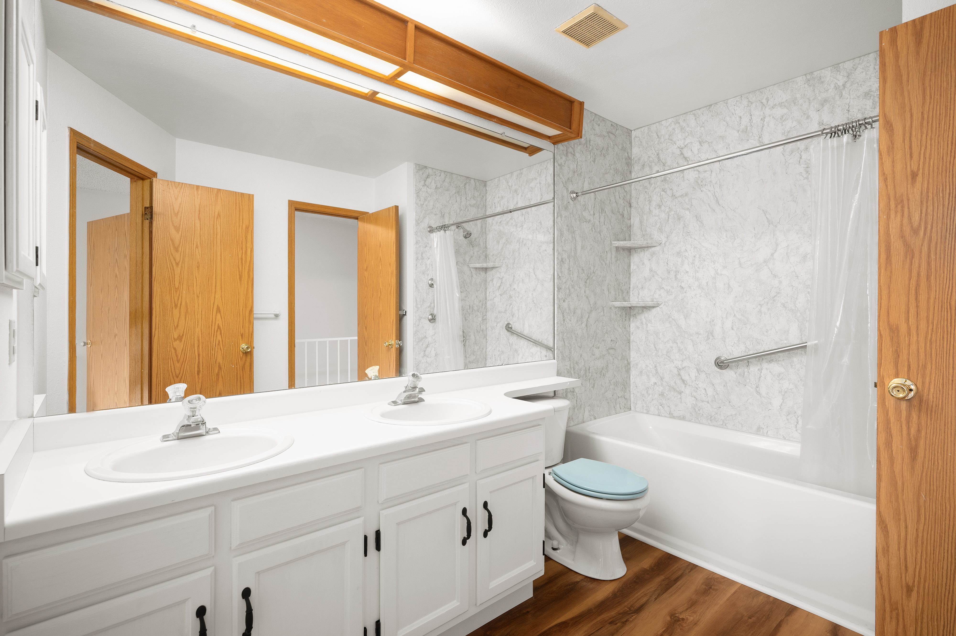  End Unit Townhome in Granville West - 物件實景