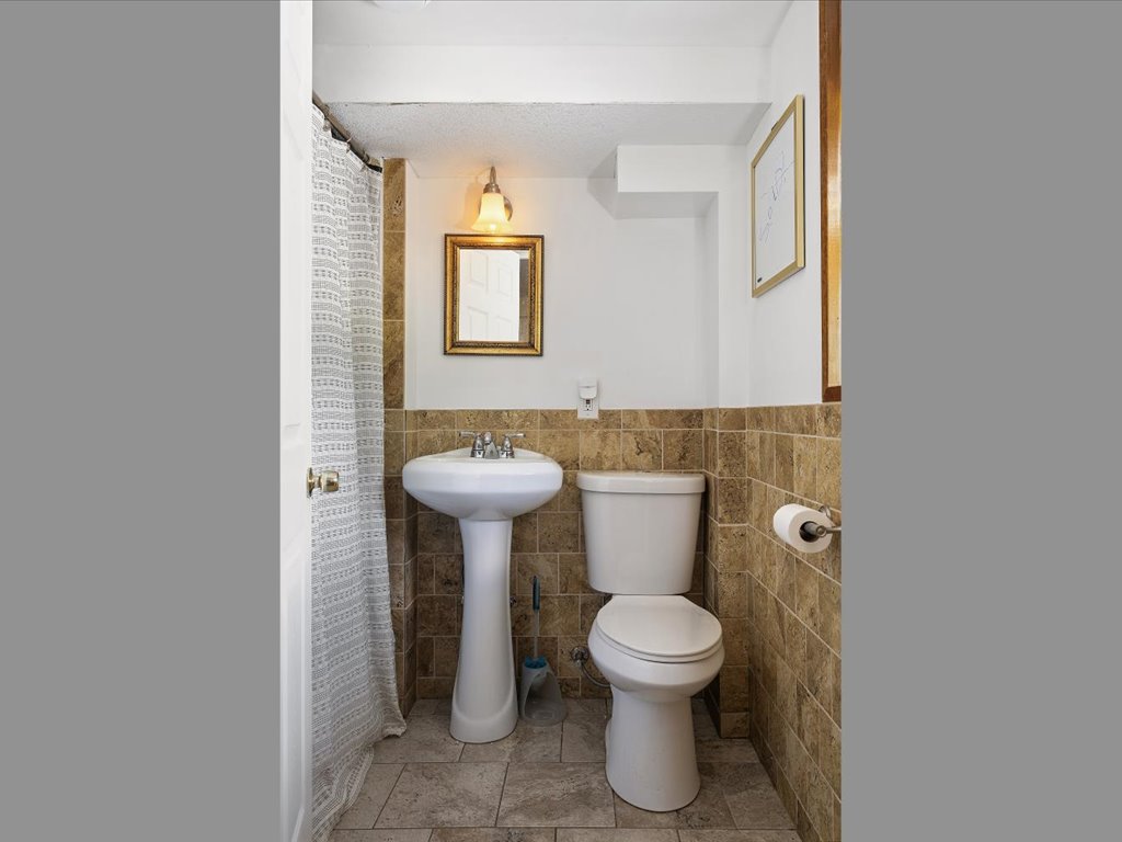 Westerly, Rhode Island, 02891, United States, 5 Bedrooms Bedrooms, ,4 BathroomsBathrooms,Residential,For Sale,1906613
