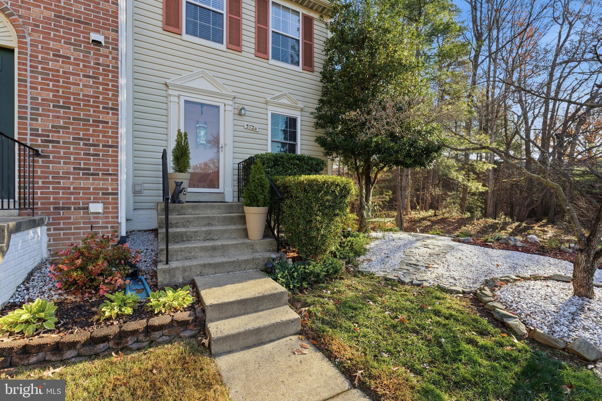 Clifton, Virginia, 20124, United States, 2 Bedrooms Bedrooms, ,3 BathroomsBathrooms,Residential,For Sale,2001572