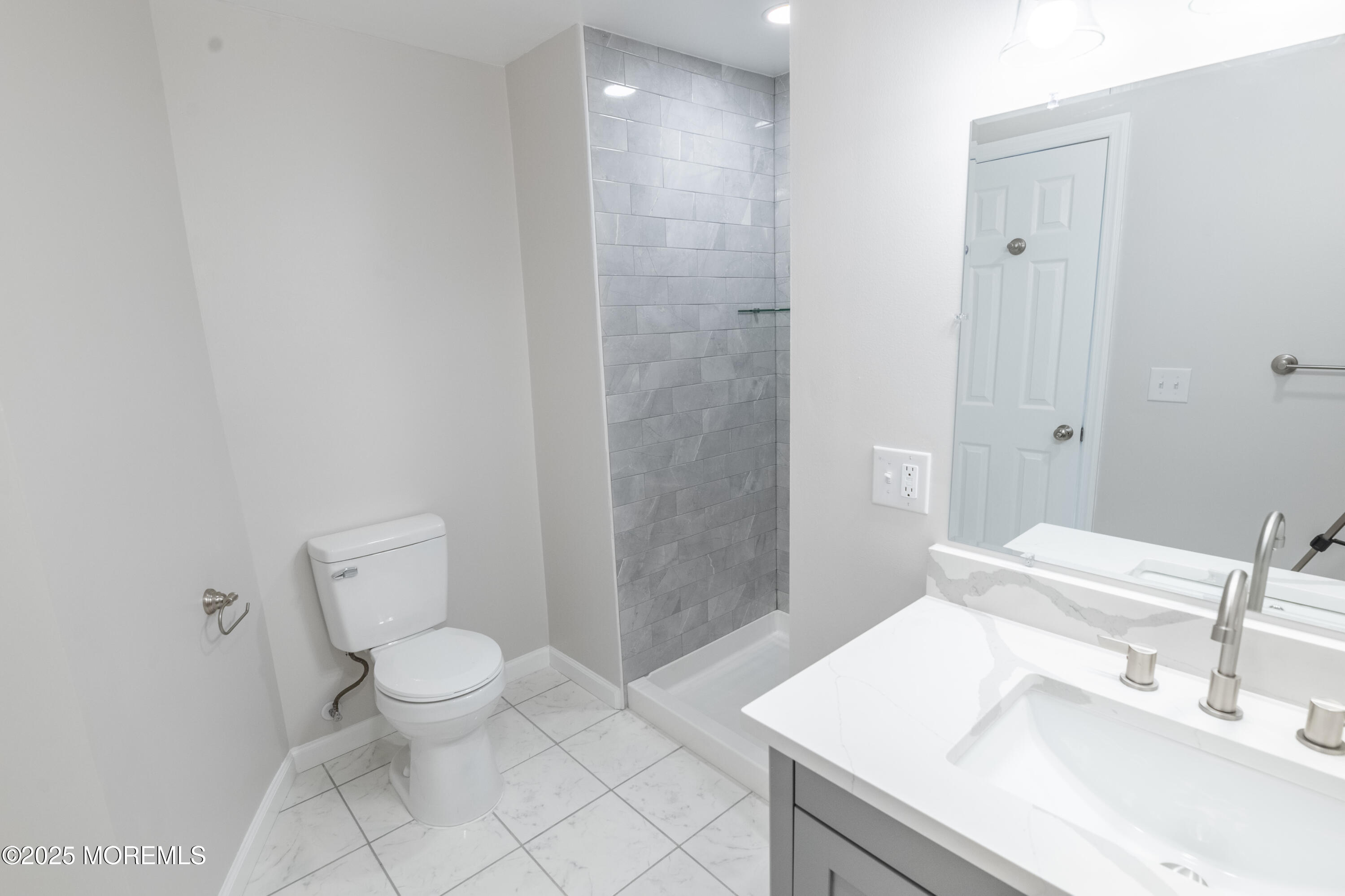 Englishtown, New Jersey, 07726, United States, 6 Bedrooms Bedrooms, ,4 BathroomsBathrooms,Residential,For Sale,1908199