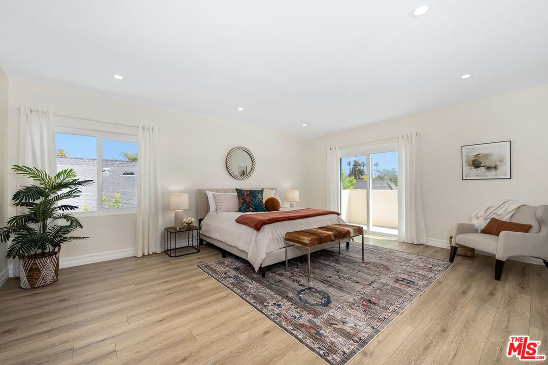 Los Angeles, California, 90004, United States, 4 Bedrooms Bedrooms, ,3 BathroomsBathrooms,Residential,For Sale,1785182