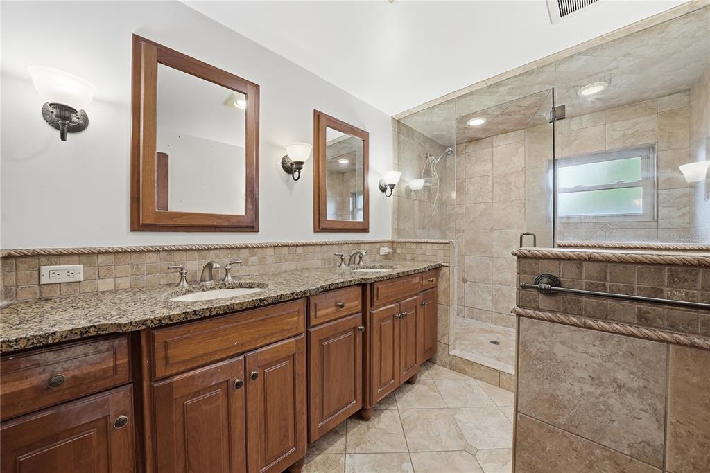 St Petersburg, Florida, 33703, United States, 4 Bedrooms Bedrooms, ,4 BathroomsBathrooms,Residential,For Sale,2002188