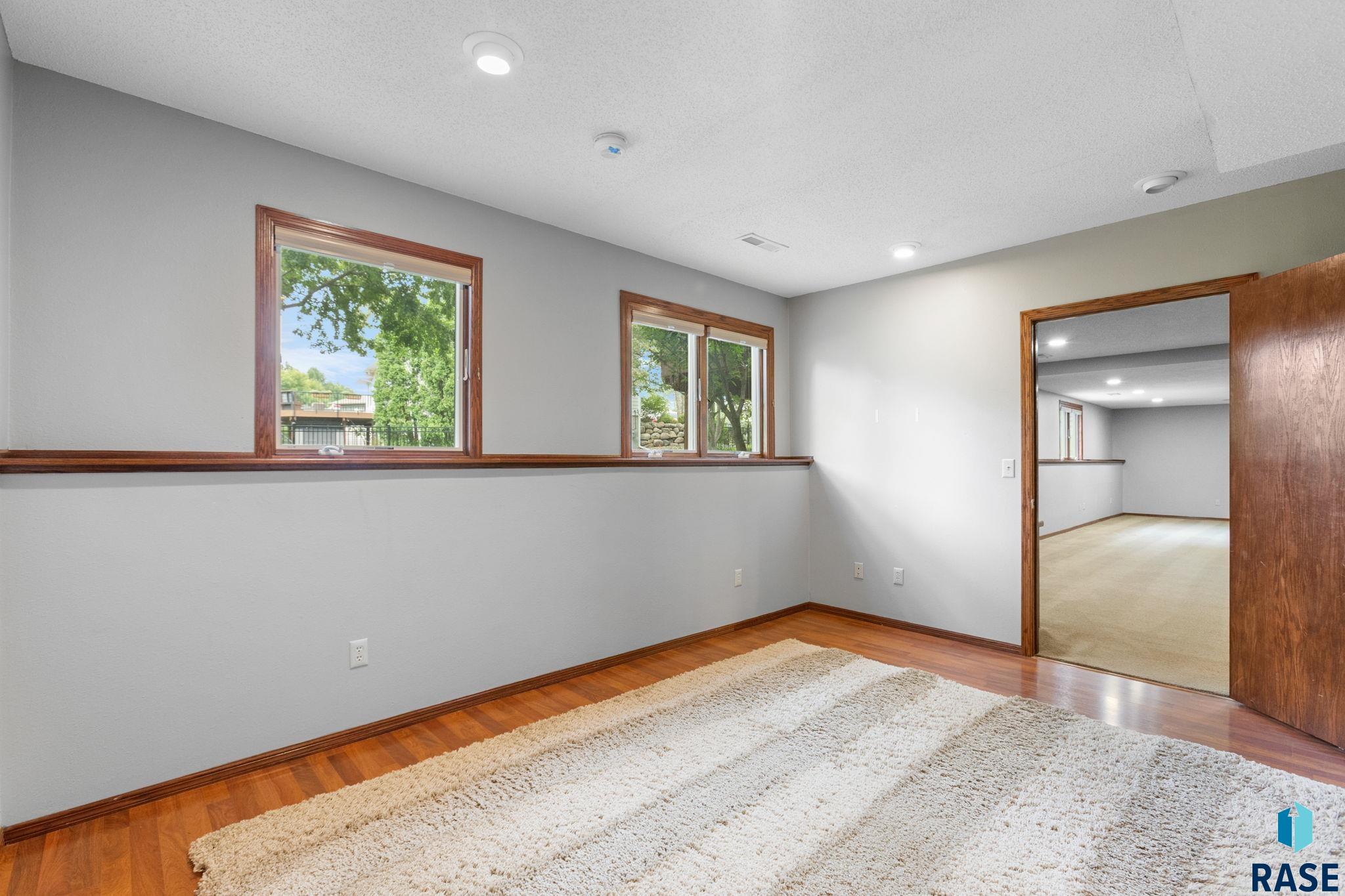 Sioux Falls, South Dakota, 57103, United States, 5 Bedrooms Bedrooms, ,2 BathroomsBathrooms,Residential,For Sale,1908912