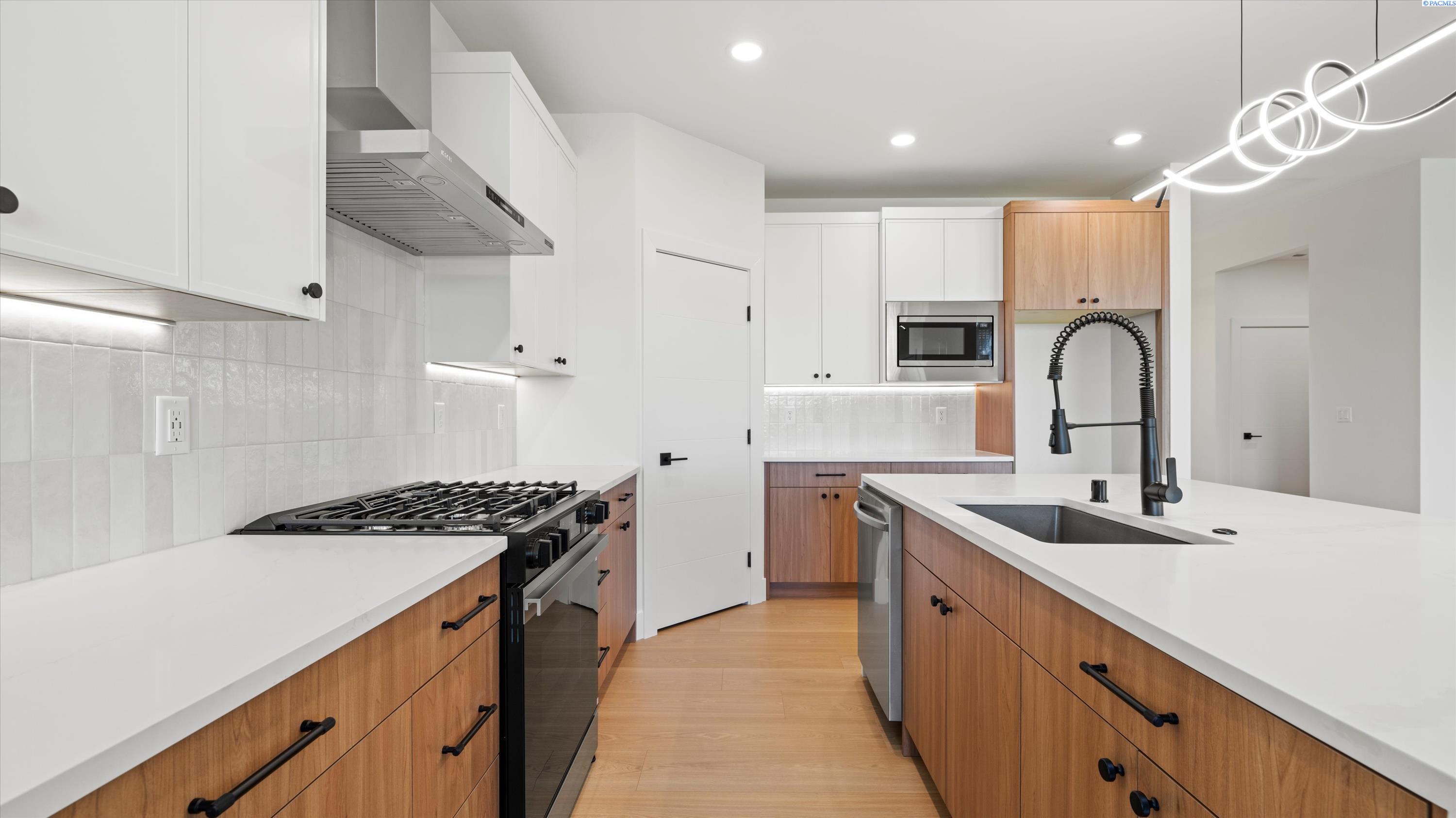 Richland, Washington, 99352, United States, 3 Bedrooms Bedrooms, ,2 BathroomsBathrooms,Residential,For Sale,2000656