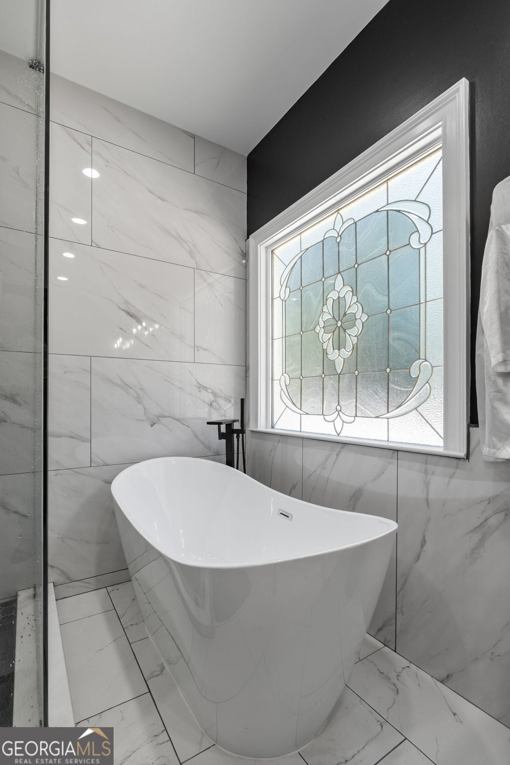 Meansville, Georgia, 30256, United States, 5 Bedrooms Bedrooms, ,4 BathroomsBathrooms,Residential,For Sale,2002650