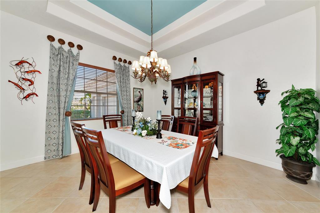 Bradenton, Florida, 34212, United States, 3 Bedrooms Bedrooms, ,3 BathroomsBathrooms,Residential,For Sale,1989547