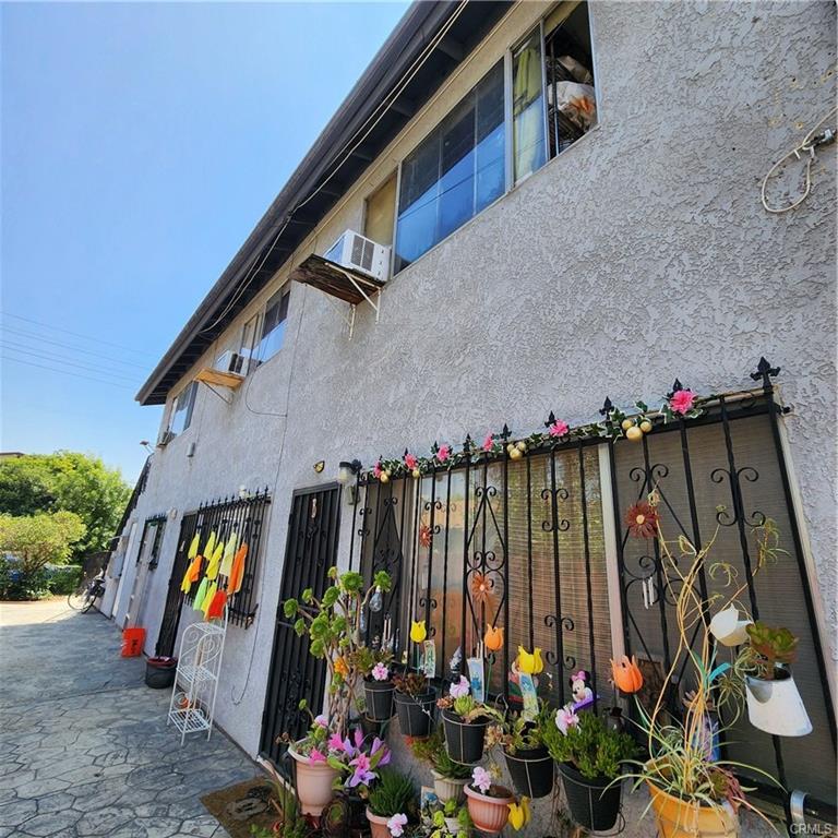 Los Angeles, California, 90023, United States, 9 Bedrooms Bedrooms, ,5 BathroomsBathrooms,Residential,For Sale,1855896