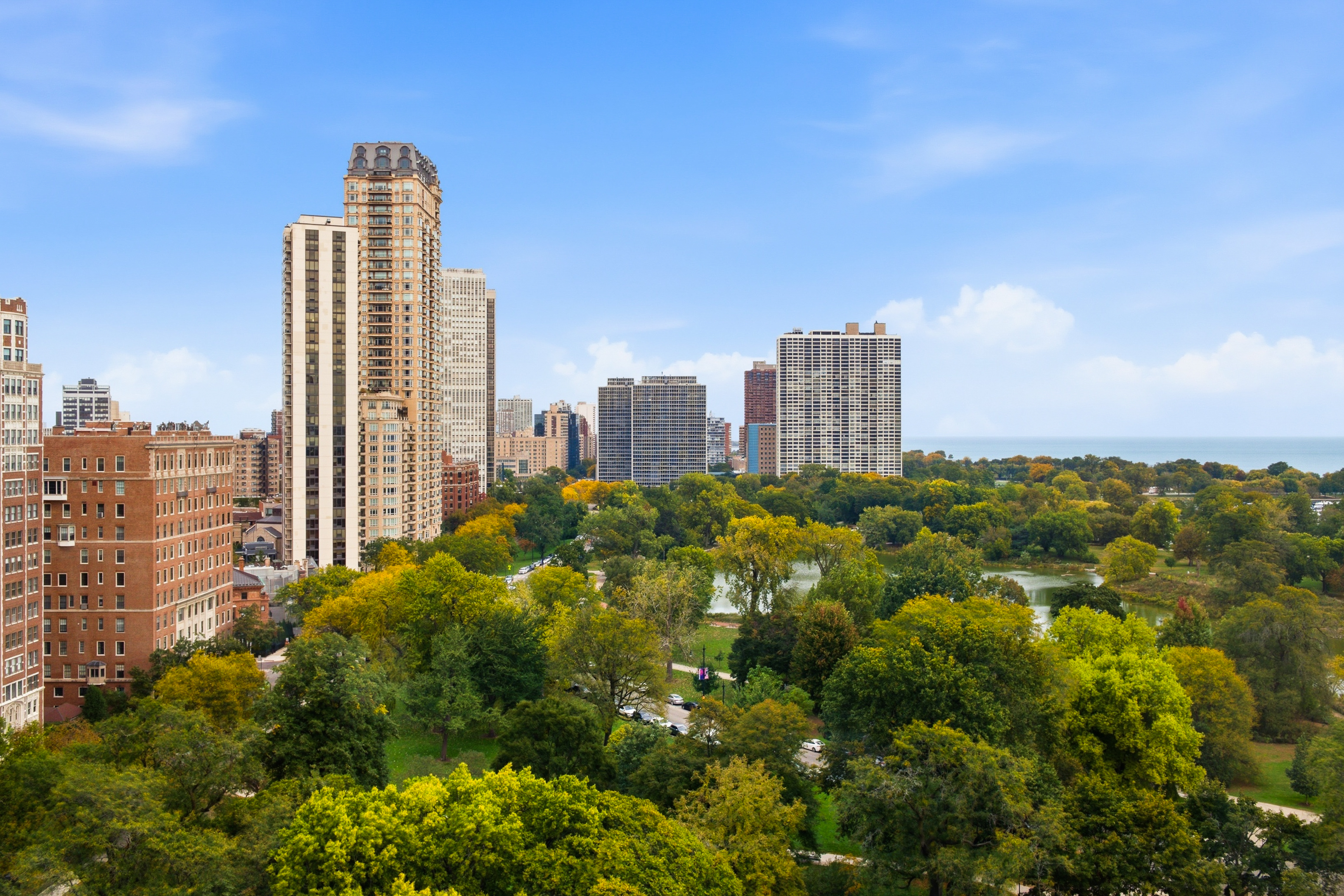  Spectacular 2-bedroom, 2-bath Corner Residence Perched High Above Lincoln Park - 物件實景