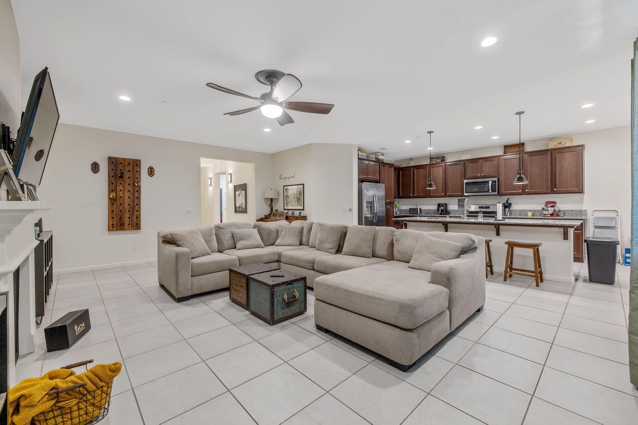 Visalia, California, 93291, United States, 4 Bedrooms Bedrooms, ,2 BathroomsBathrooms,Residential,For Sale,1927793