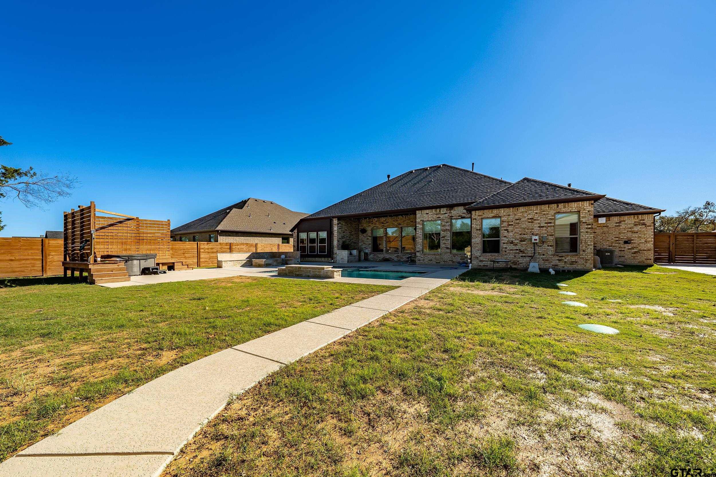 Canton, Texas, 75103, United States, 4 Bedrooms Bedrooms, ,4 BathroomsBathrooms,Residential,For Sale,1999684