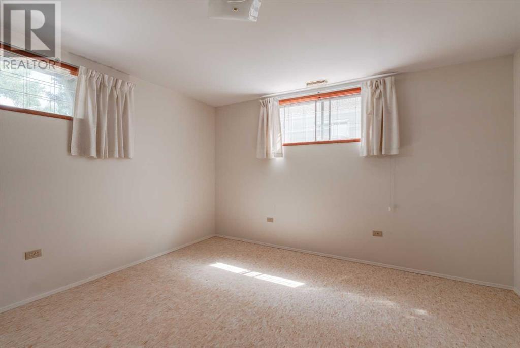 CALGARY, Alberta, T3E 2S7, CA, 3 Bedrooms Bedrooms, ,2 BathroomsBathrooms,Residential,For Sale,1896041