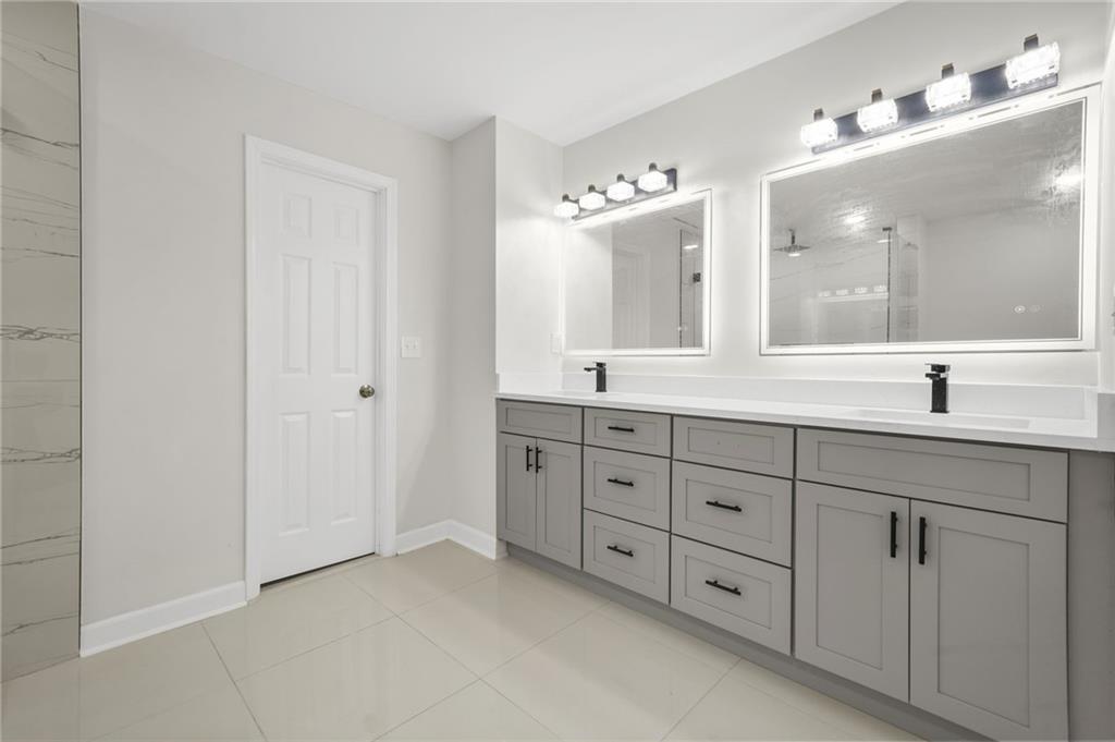 Snellville, Georgia, 30039, United States, 5 Bedrooms Bedrooms, ,4 BathroomsBathrooms,Residential,For Sale,1993862