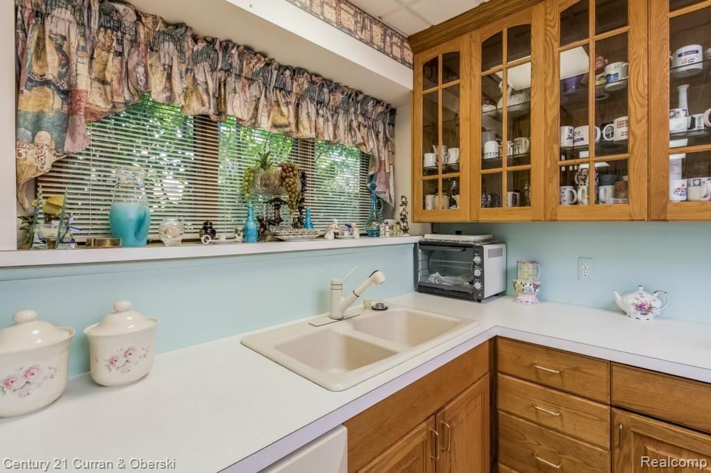 Farmington Hills, Michigan, 48331, United States, 6 Bedrooms Bedrooms, ,7 BathroomsBathrooms,Residential,For Sale,1914340