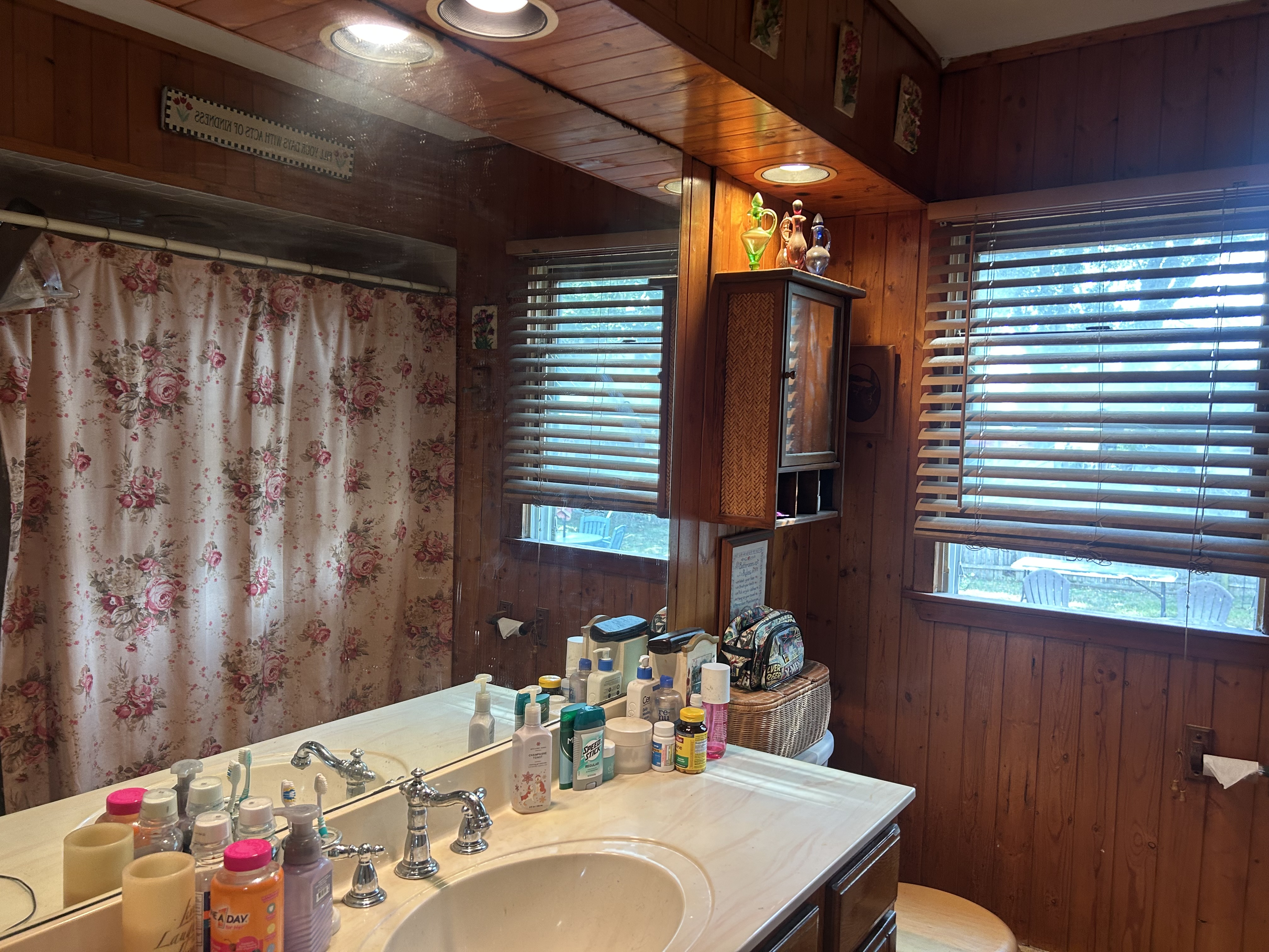 Copiague, New York, 11726, United States, 4 Bedrooms Bedrooms, ,2 BathroomsBathrooms,Residential,For Sale,1957833