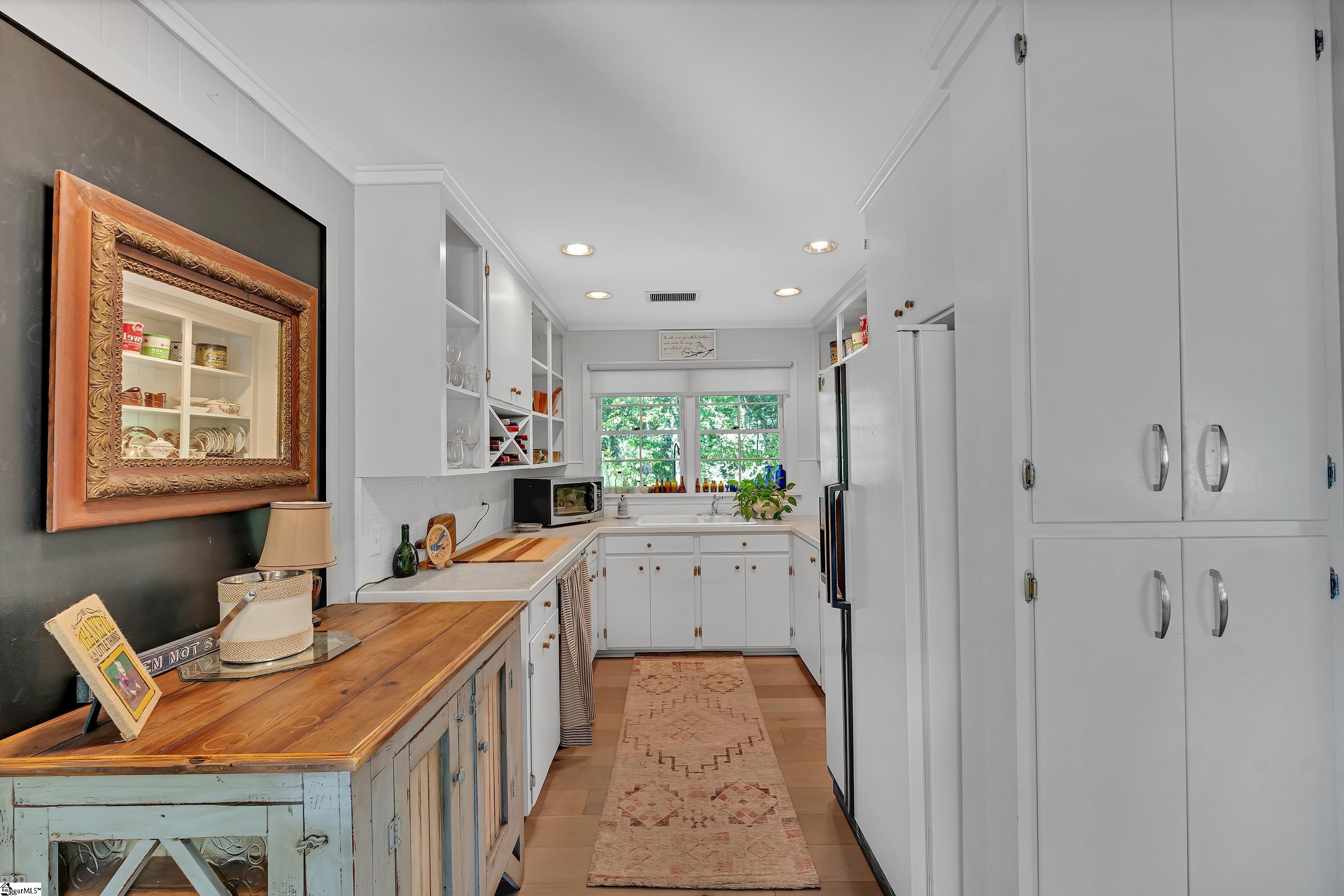 Landrum, South Carolina, 29356, United States, 3 Bedrooms Bedrooms, ,3 BathroomsBathrooms,Residential,For Sale,1948033