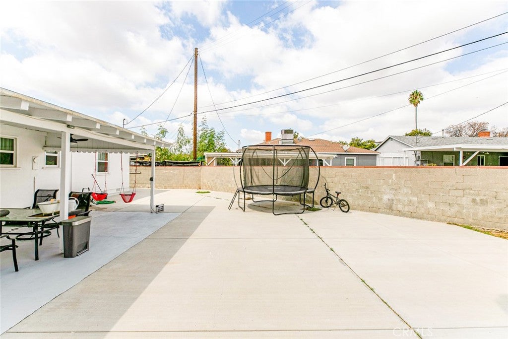 Van Nuys, California, 91402, United States, 3 Bedrooms Bedrooms, ,1 BathroomBathrooms,Residential,For Sale,1949812