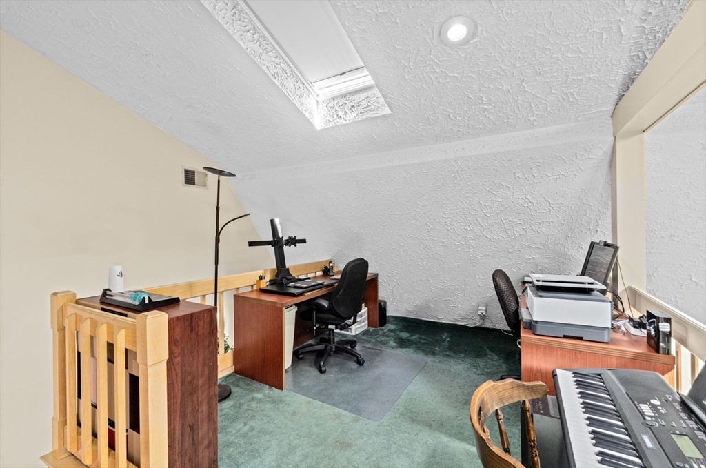 Braintree, Massachusetts, 02184, United States, 5 Bedrooms Bedrooms, ,4 BathroomsBathrooms,Residential,For Sale,1857635