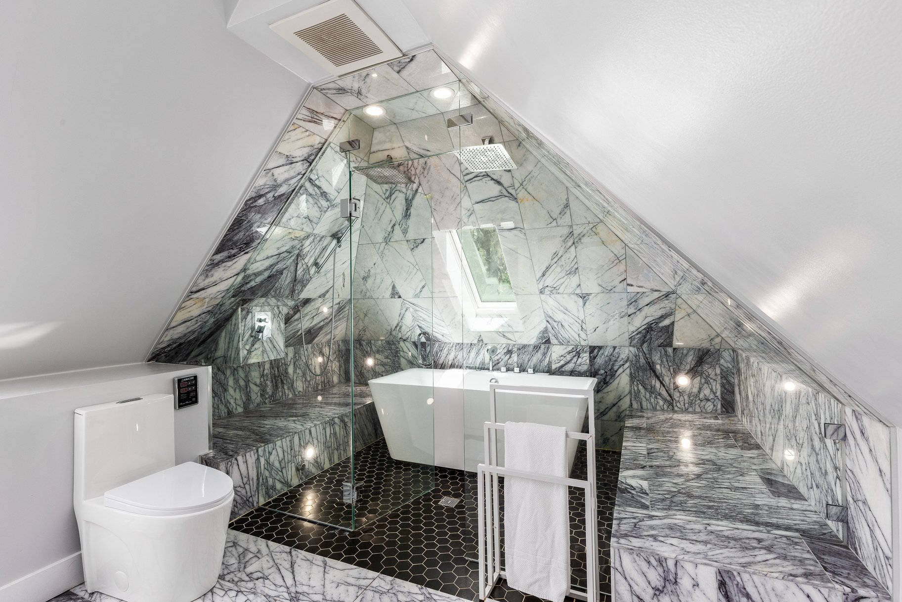  Charming Avenues Home Blending Timeless Character with Everyday Comfort - 物件實景