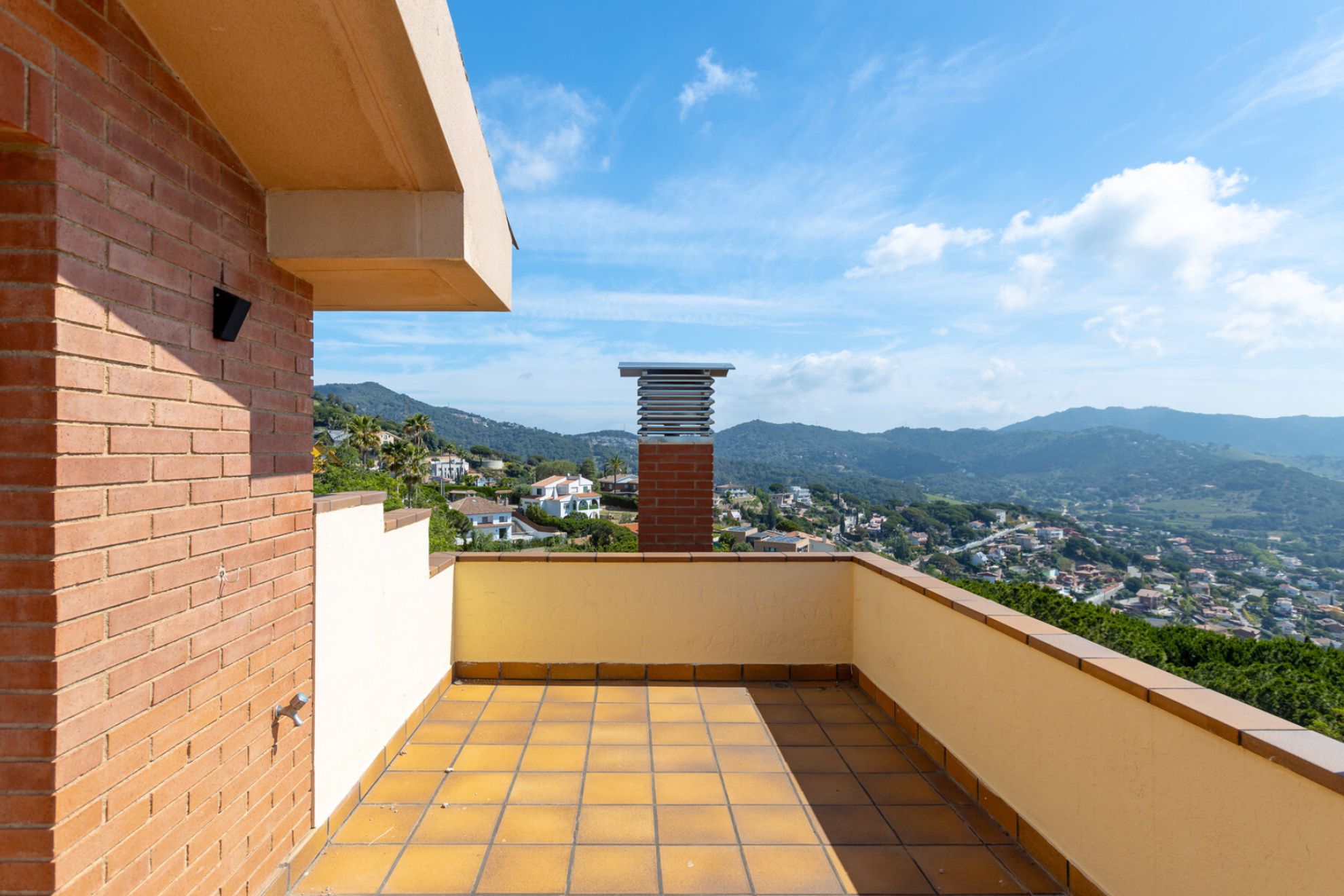  Elegant and stately residence with the best views. - 物件實景