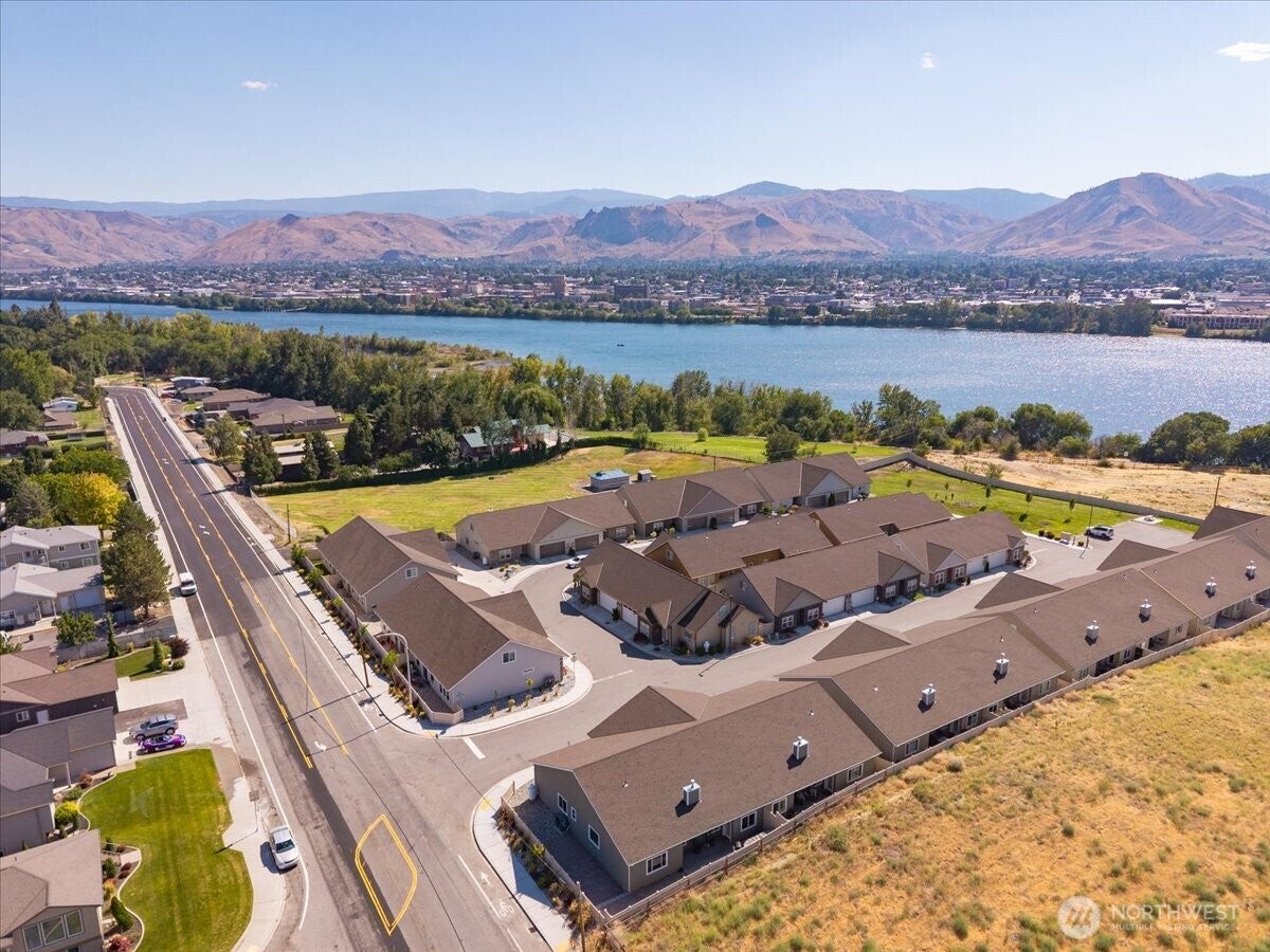 East Wenatchee, Washington, 98802, United States, 2 Bedrooms Bedrooms, ,2 BathroomsBathrooms,Residential,For Sale,1942009