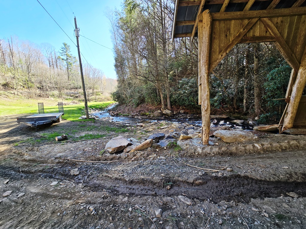 Lansing, North Carolina, 28643, United States, 1 Bedroom Bedrooms, ,1 BathroomBathrooms,Residential,For Sale,1974304