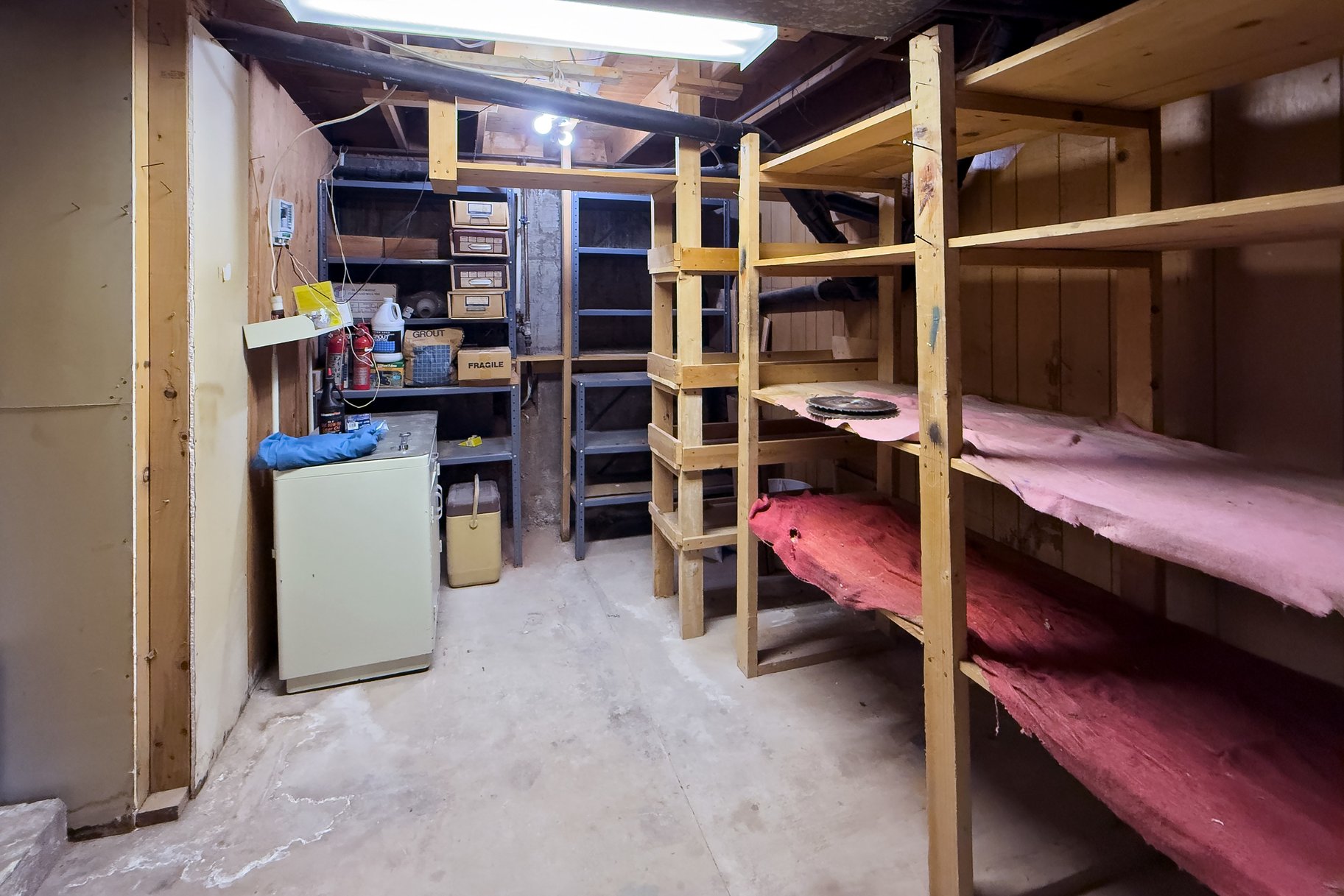  In-Town Home with Deck, Patio and Walkout Basement - 物件實景