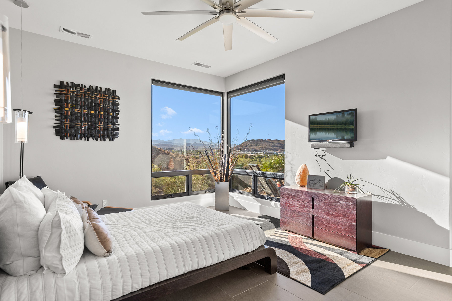  Modern Masterpiece With Breathtaking Mountain Views - 物件實景