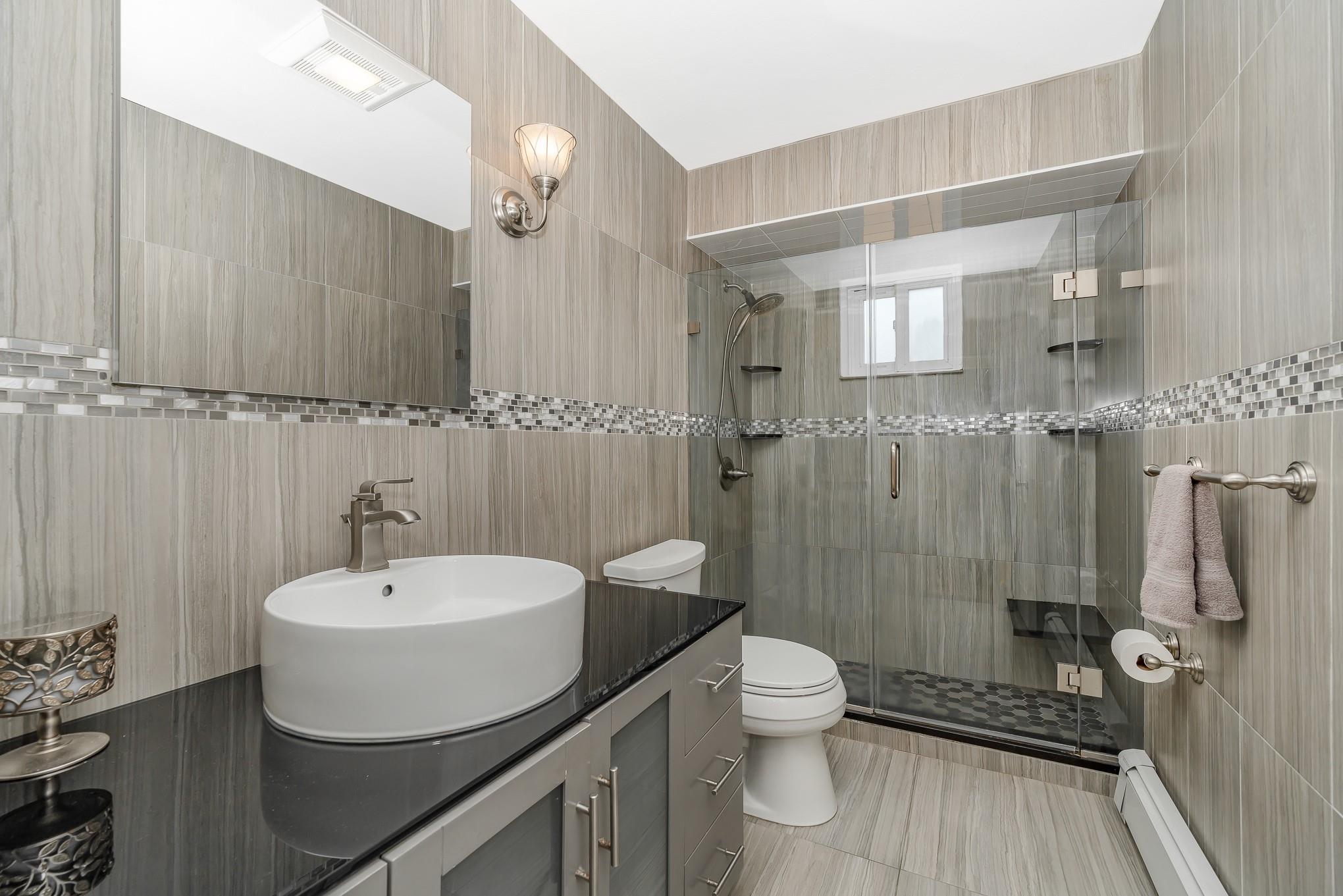 Franklin Square, New York, 11010, United States, 5 Bedrooms Bedrooms, ,2 BathroomsBathrooms,Residential,For Sale,1974579