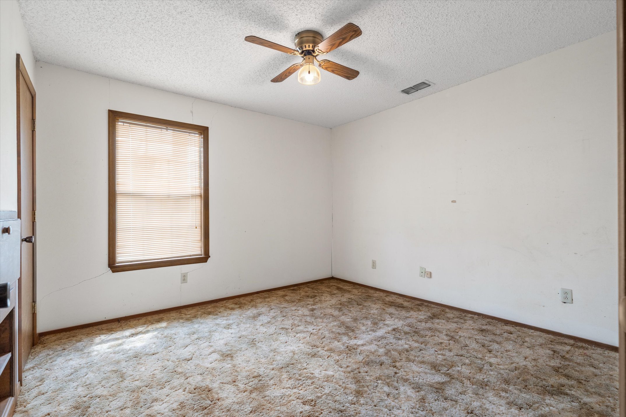 Wills Point, Texas, 75169, United States, 4 Bedrooms Bedrooms, ,3 BathroomsBathrooms,Residential,For Sale,1979230