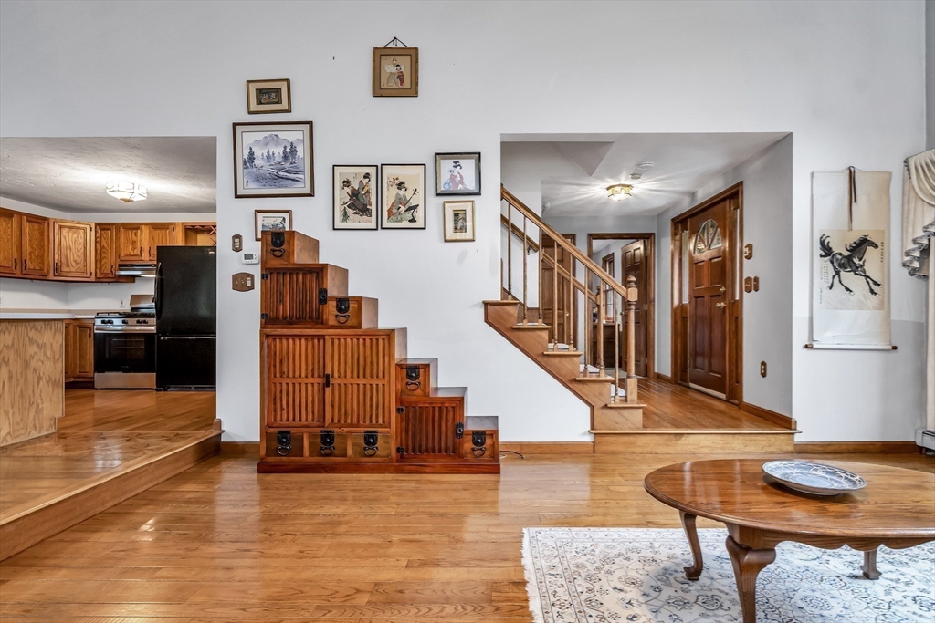 Dracut, Massachusetts, 01826, United States, 3 Bedrooms Bedrooms, ,2 BathroomsBathrooms,Residential,For Sale,1982385