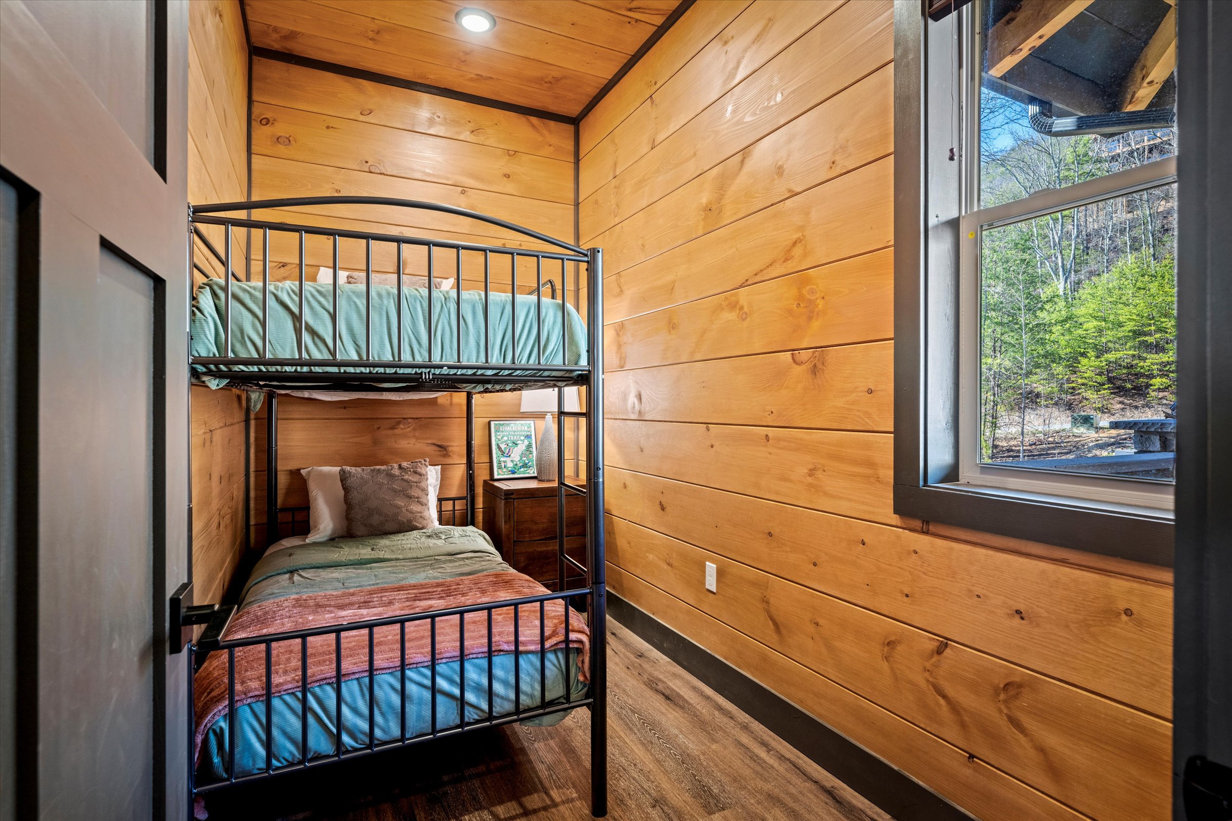 Sevierville, Tennessee, 37876, United States, 5 Bedrooms Bedrooms, ,6 BathroomsBathrooms,Residential,For Sale,1975935