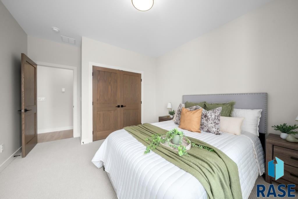 Sioux Falls, South Dakota, 57110, United States, 2 Bedrooms Bedrooms, ,2 BathroomsBathrooms,Residential,For Sale,2005980