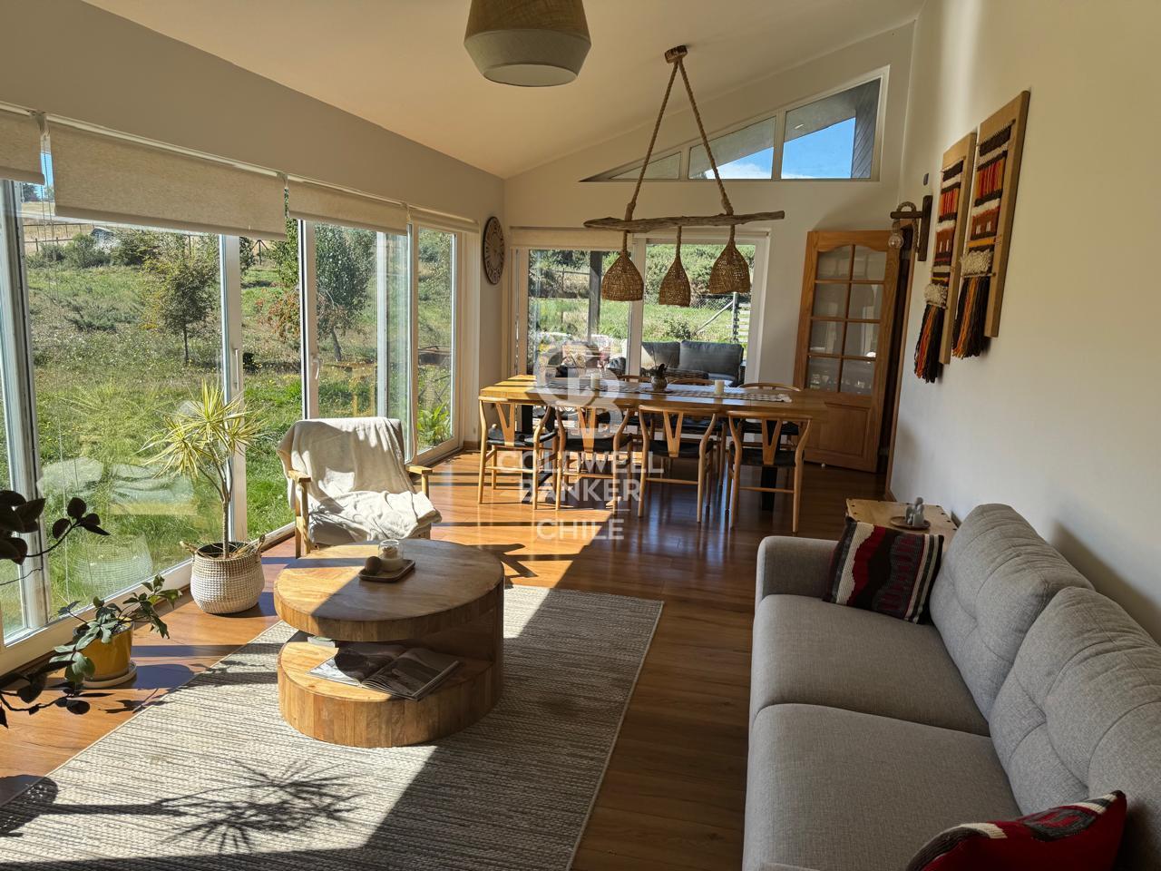 Puerto Varas, Chile, 4 Bedrooms Bedrooms, ,3 BathroomsBathrooms,Residential,For Sale,1985032