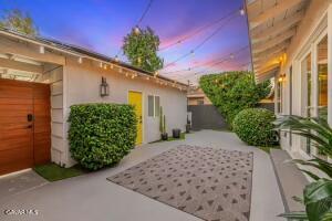 Van Nuys, California, 91405, United States, 3 Bedrooms Bedrooms, ,2 BathroomsBathrooms,Residential,For Sale,1939328