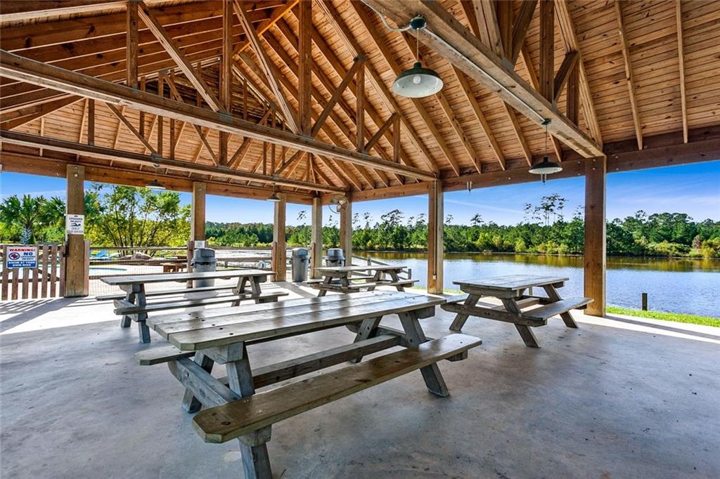 Madisonville, Louisiana, 70447, United States, 4 Bedrooms Bedrooms, ,4 BathroomsBathrooms,Residential,For Sale,1947964