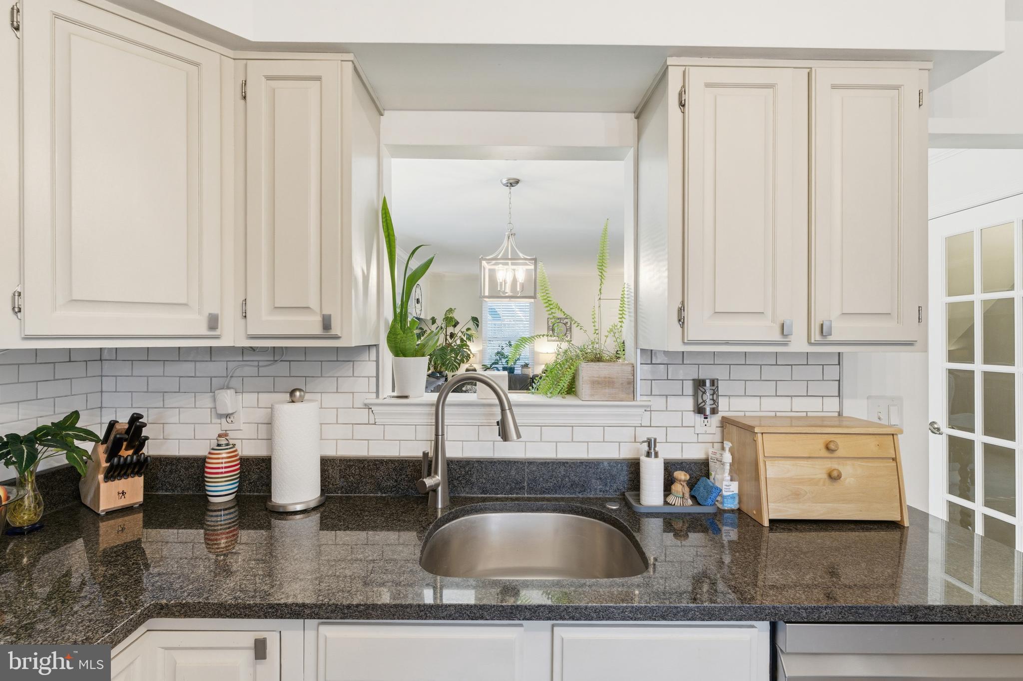 Clifton, Virginia, 20124, United States, 2 Bedrooms Bedrooms, ,3 BathroomsBathrooms,Residential,For Sale,2001572